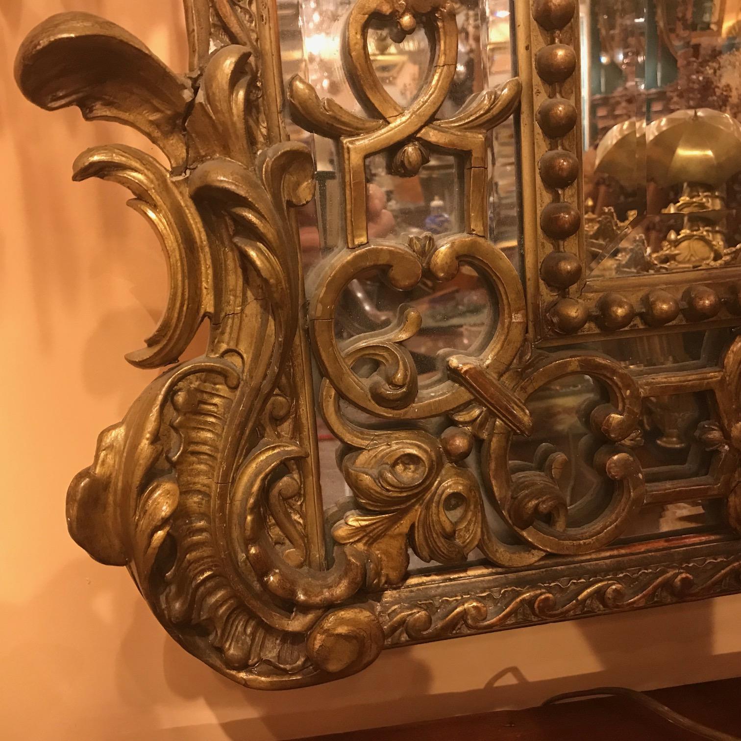 Miroir en bois sculpté de style Régence  en vente 1