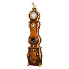 Große Regence-Uhr im Louis-XV-Stil, mit Bronzebeschlägen aus Veilchenholz und Intarsien