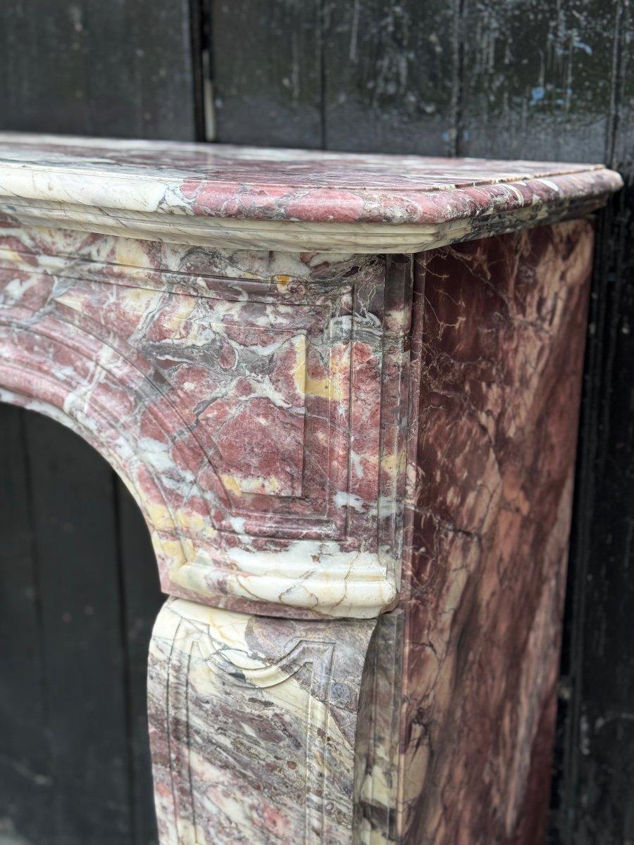 Regence mantel in Breche Violette marble, 18th century In Good Condition For Sale In Honnelles, WHT