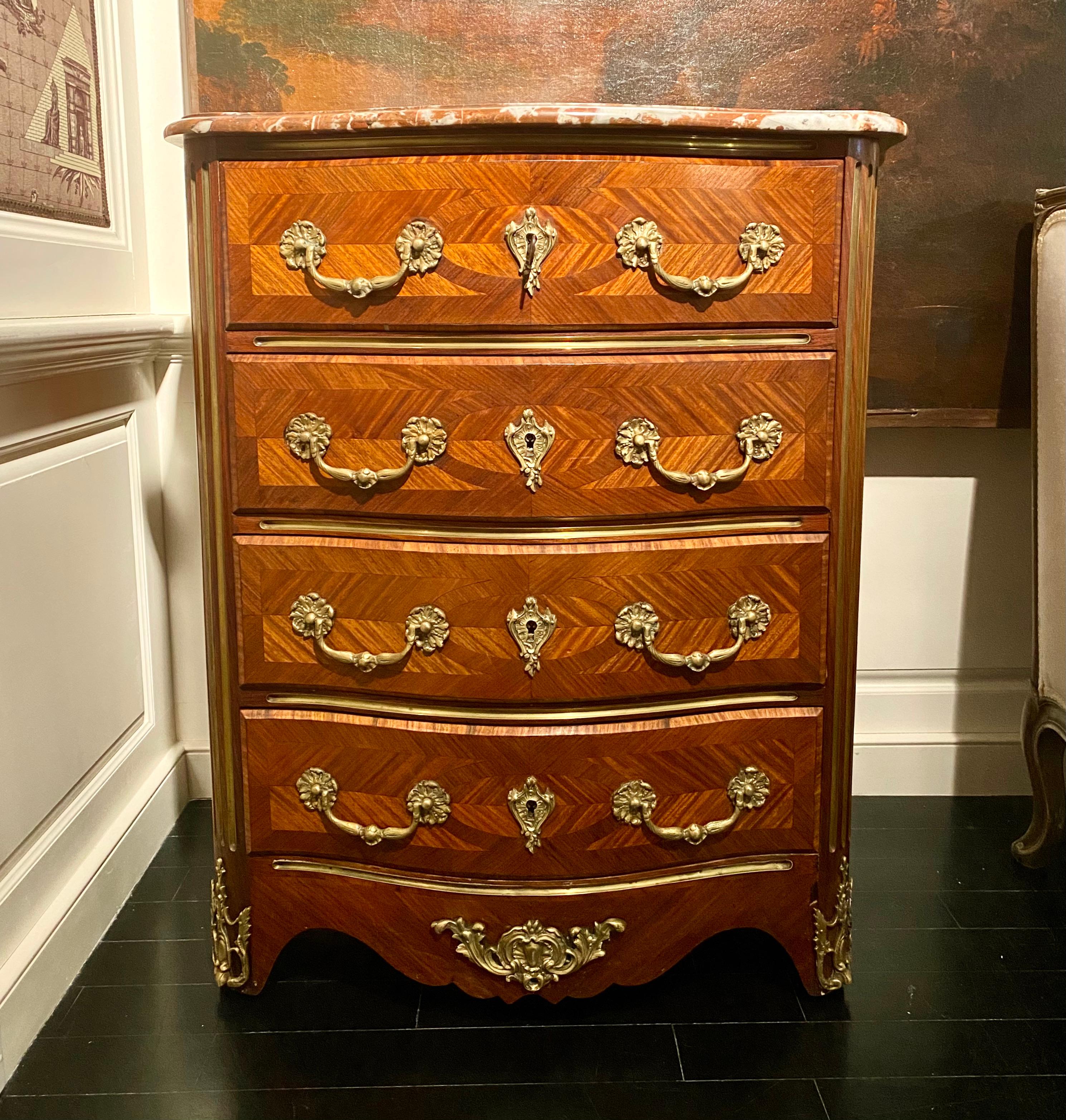 Regency Commode française de style Régence en parqueterie, dessus en marbre, XIXe siècle en vente