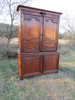 Regence Period Buffet Deux Corps in Yellow Pine, France, circa 1720-1740