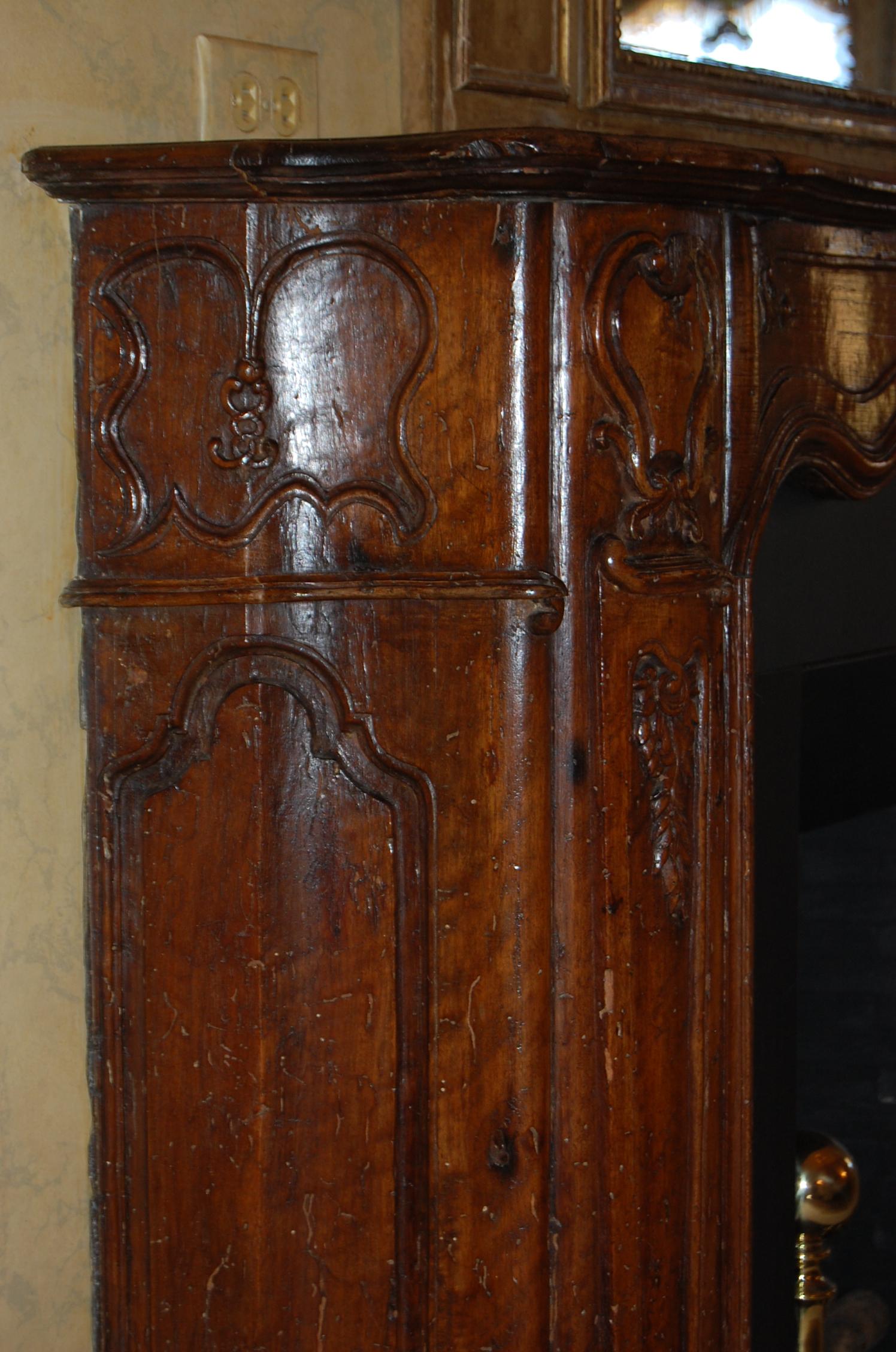 Régence Period Carved Walnut Serpentine Fireplace Mantel, circa 1715 For Sale 2