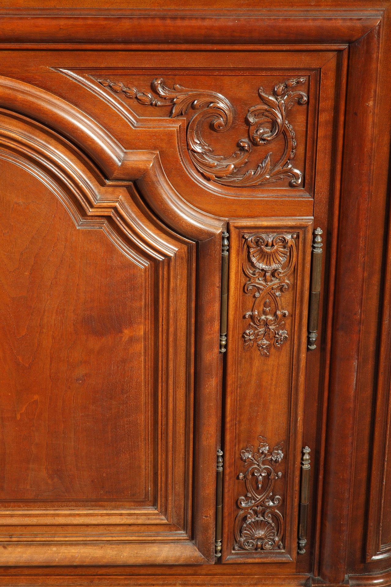French Regence Style Wooden Display-Cabinet by C. Potheau, France, circa 1895 For Sale