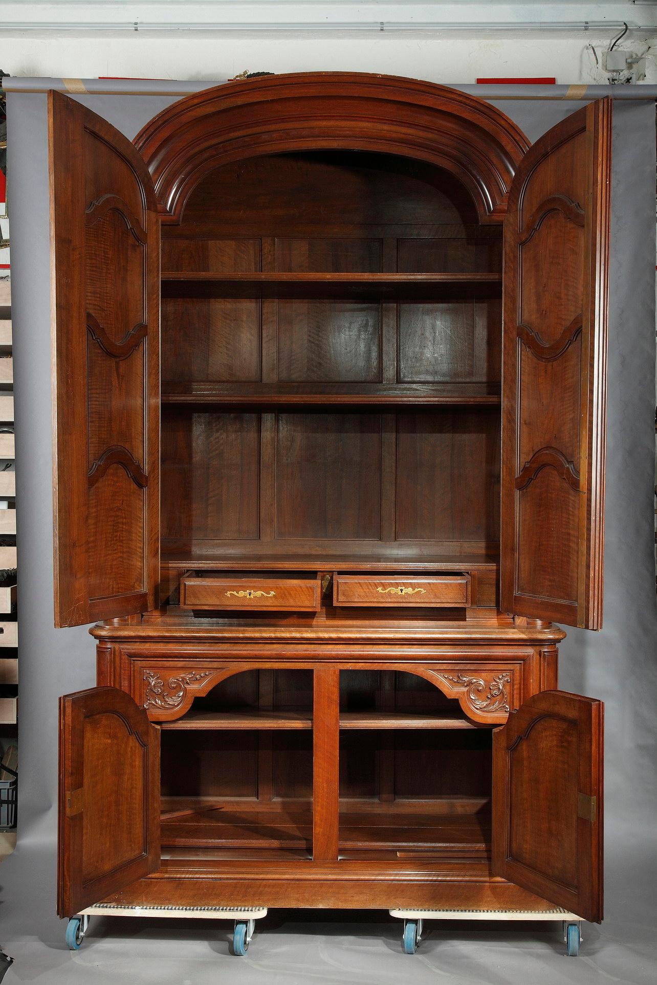 Regence Style Wooden Display-Cabinet by C. Potheau, France, circa 1895 For Sale 1