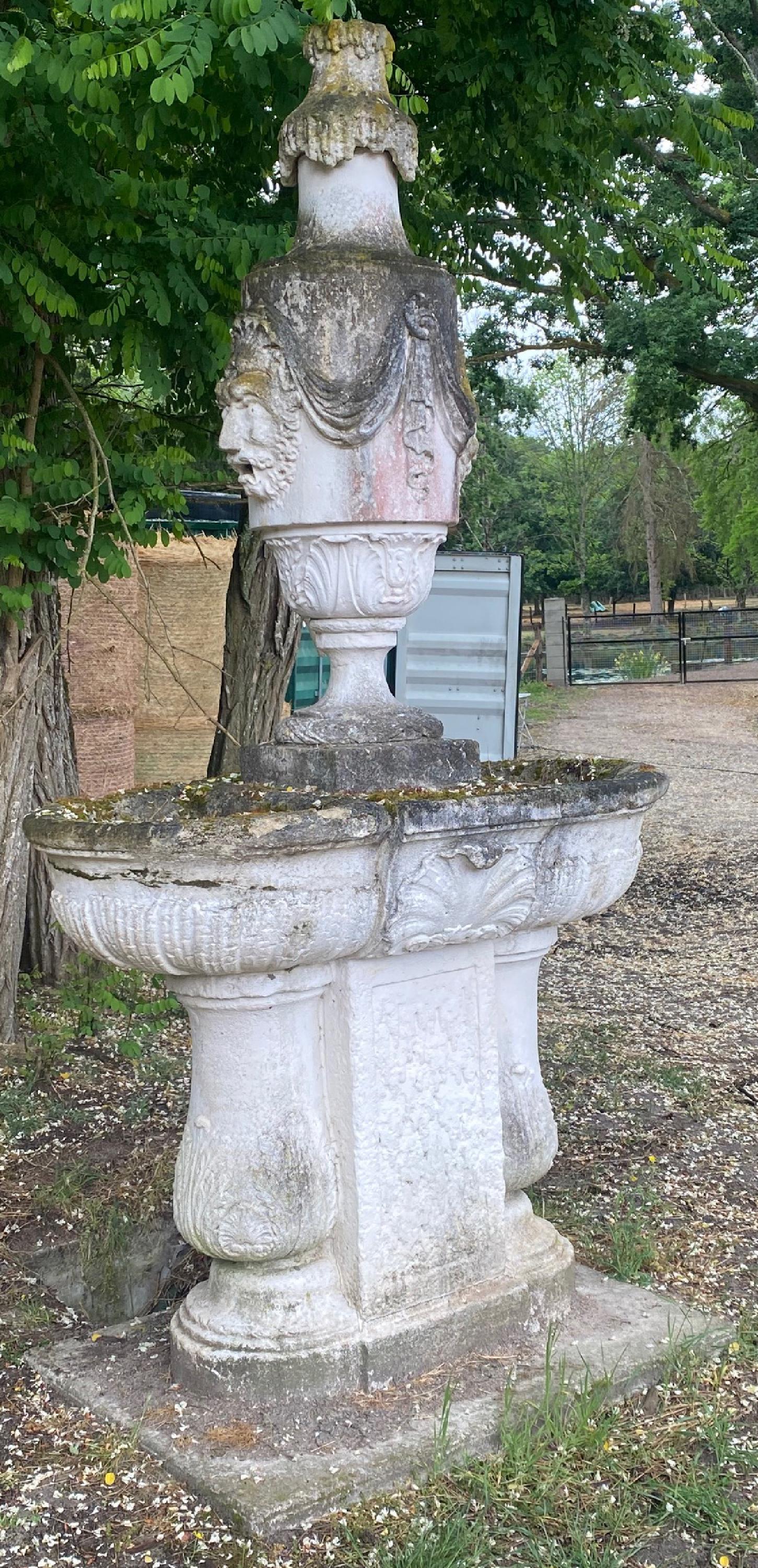 Regence style garden fountain with double basin in stone,
Very elegant construction, this sculpted fountain can be a central focus. It could be placed on a basin in a larger basin.