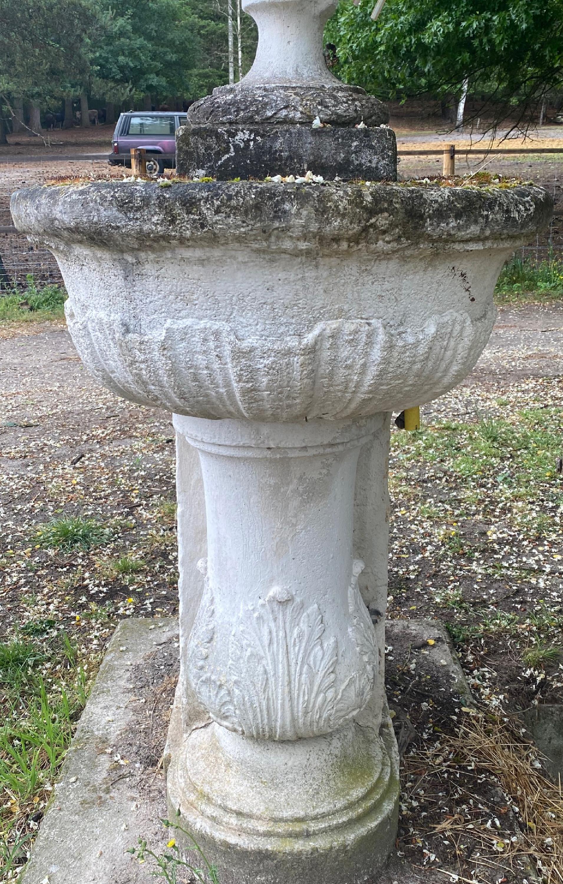 Regence-Gartenbrunnen im Regence-Stil mit doppeltem Becken aus Stein (Geschnitzt) im Angebot