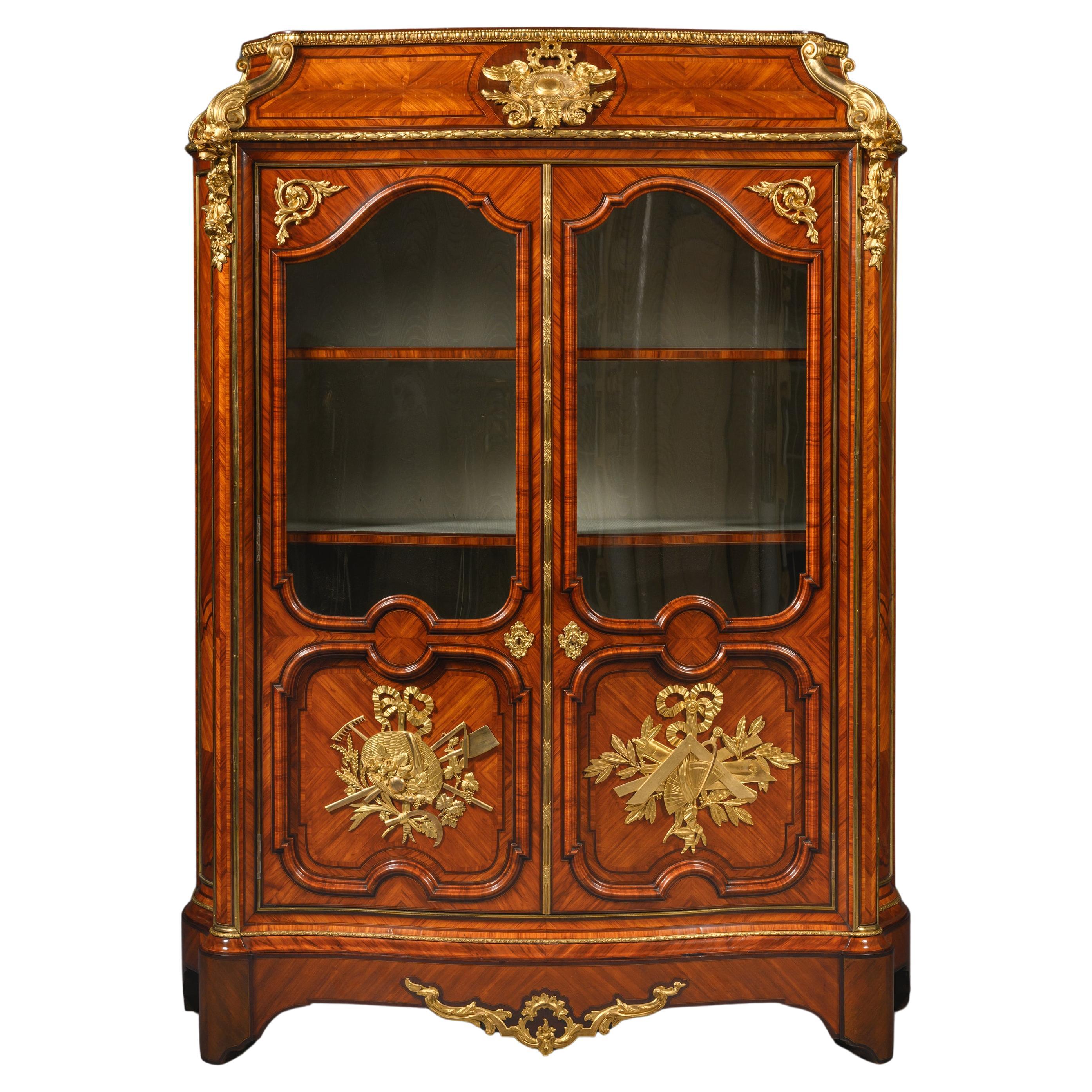 Libreria in stile Regence con intarsio montato in bronzo dorato della Maison Beurdeley, Parigi