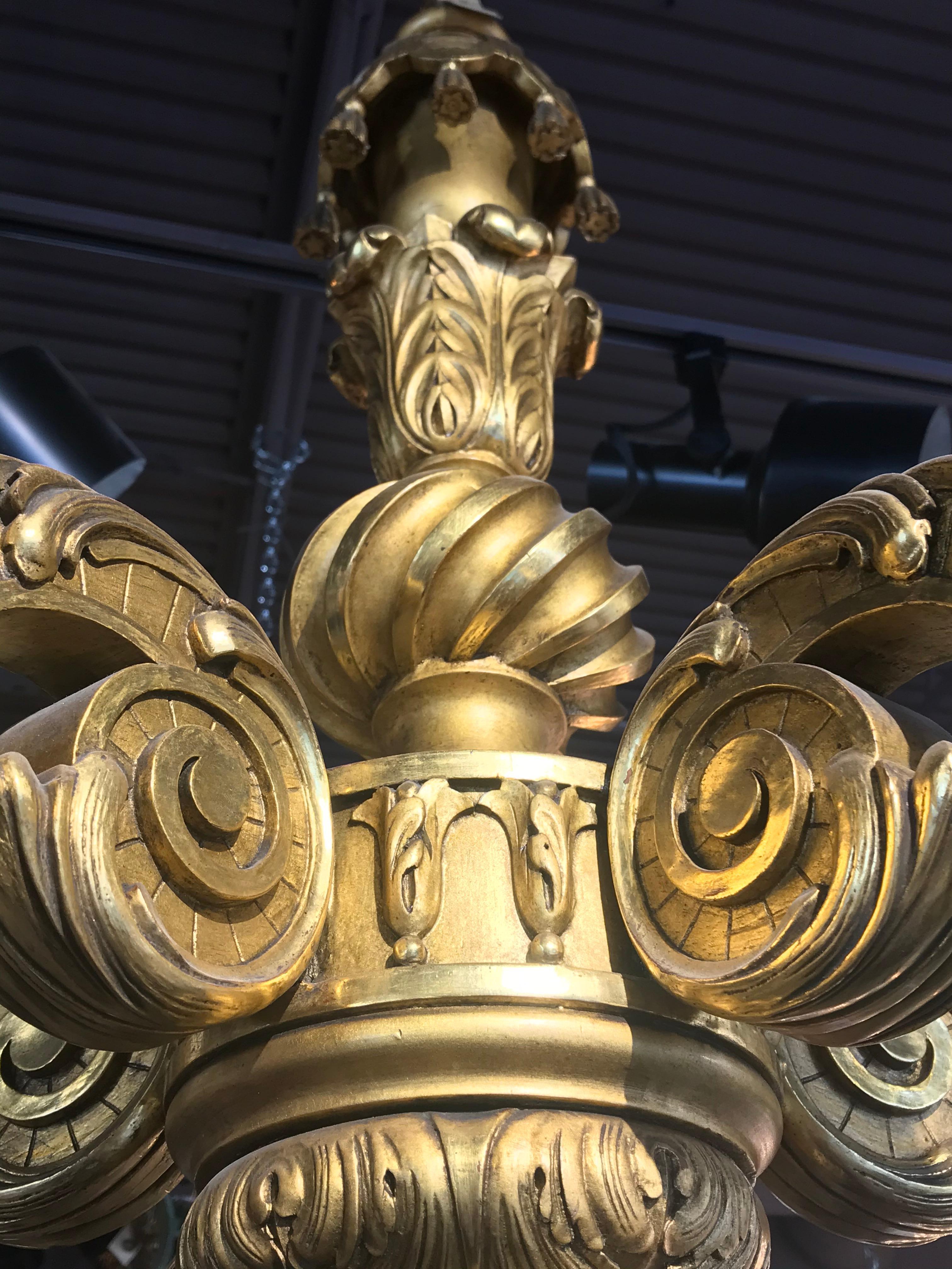 Lampadario in legno dorato in stile Regence In condizioni buone in vendita a Atlanta, GA
