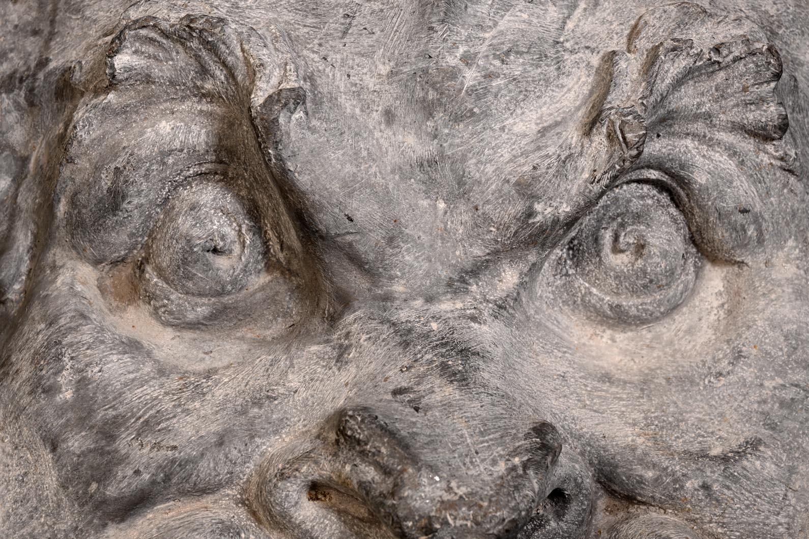 Regency Maschera da fontana grottesca in piombo in stile Regence in vendita