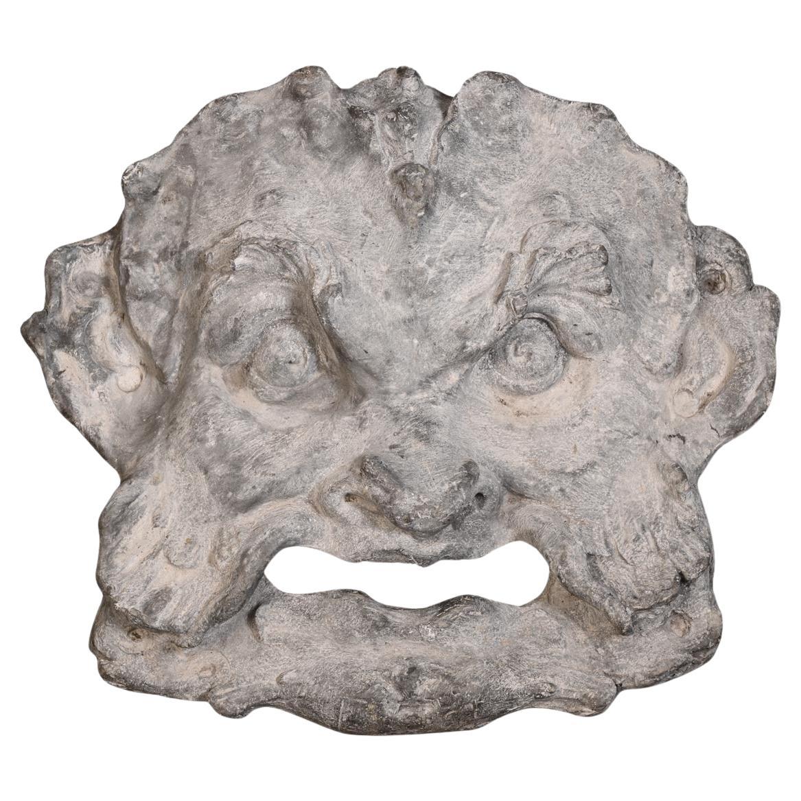 Masque de fontaine grotesque en plomb de style Régence