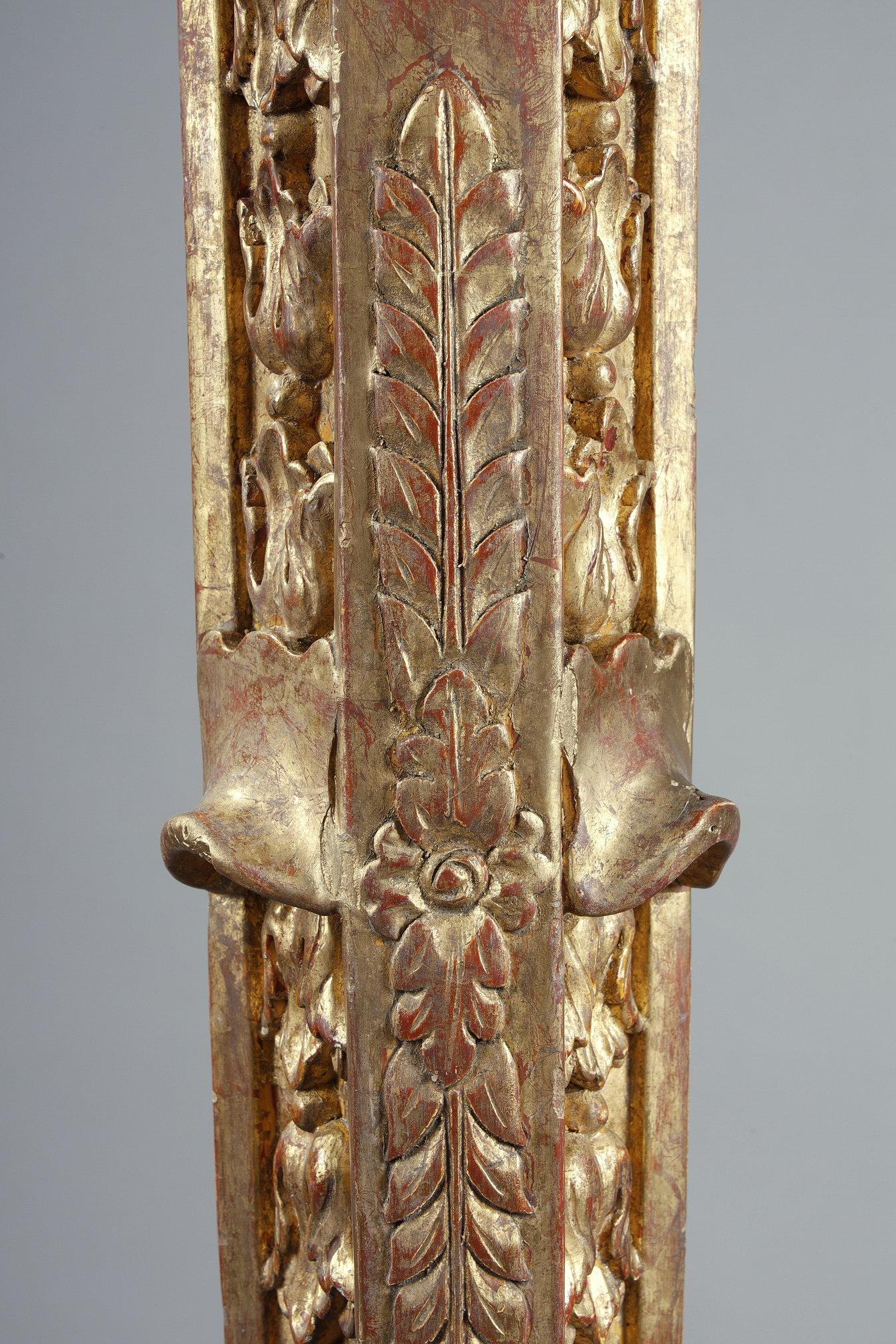 Dreibeiniger Stand aus Goldholz im Stil von Regence im Angebot 10