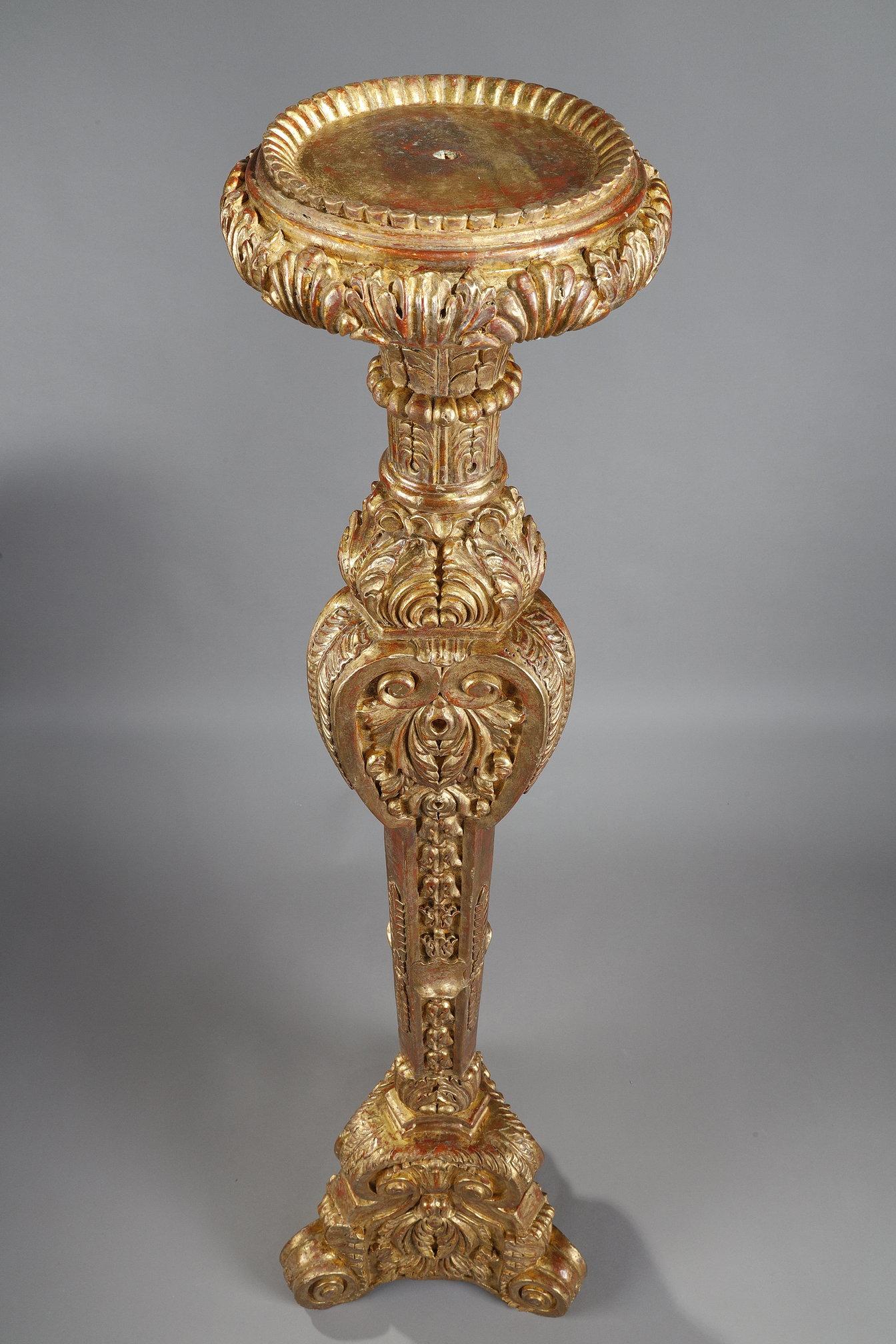 Regence style tripod giltwood stand In Good Condition For Sale In Paris, FR