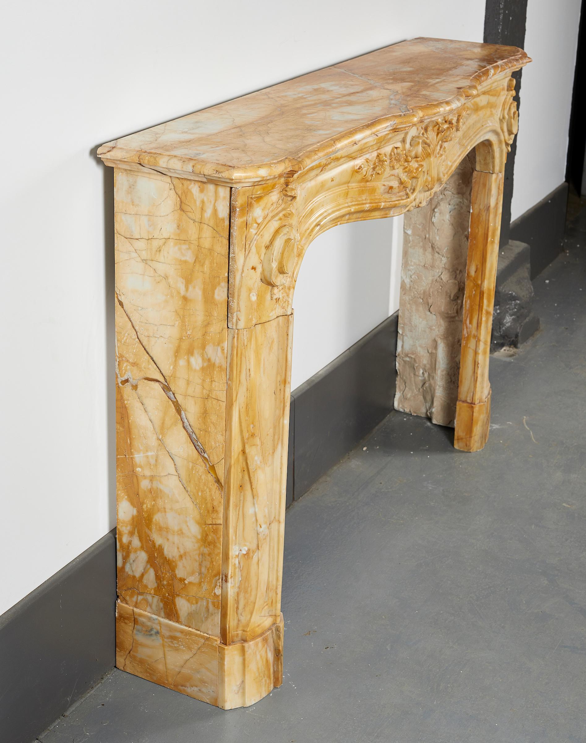 Regence Style Yellow Sienna Marble Mantel In Excellent Condition For Sale In Montreal, QC