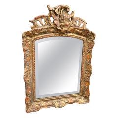 Miroir de style Régence à style transitionnel Louis XV en bois doré avec arc en forme de nœud