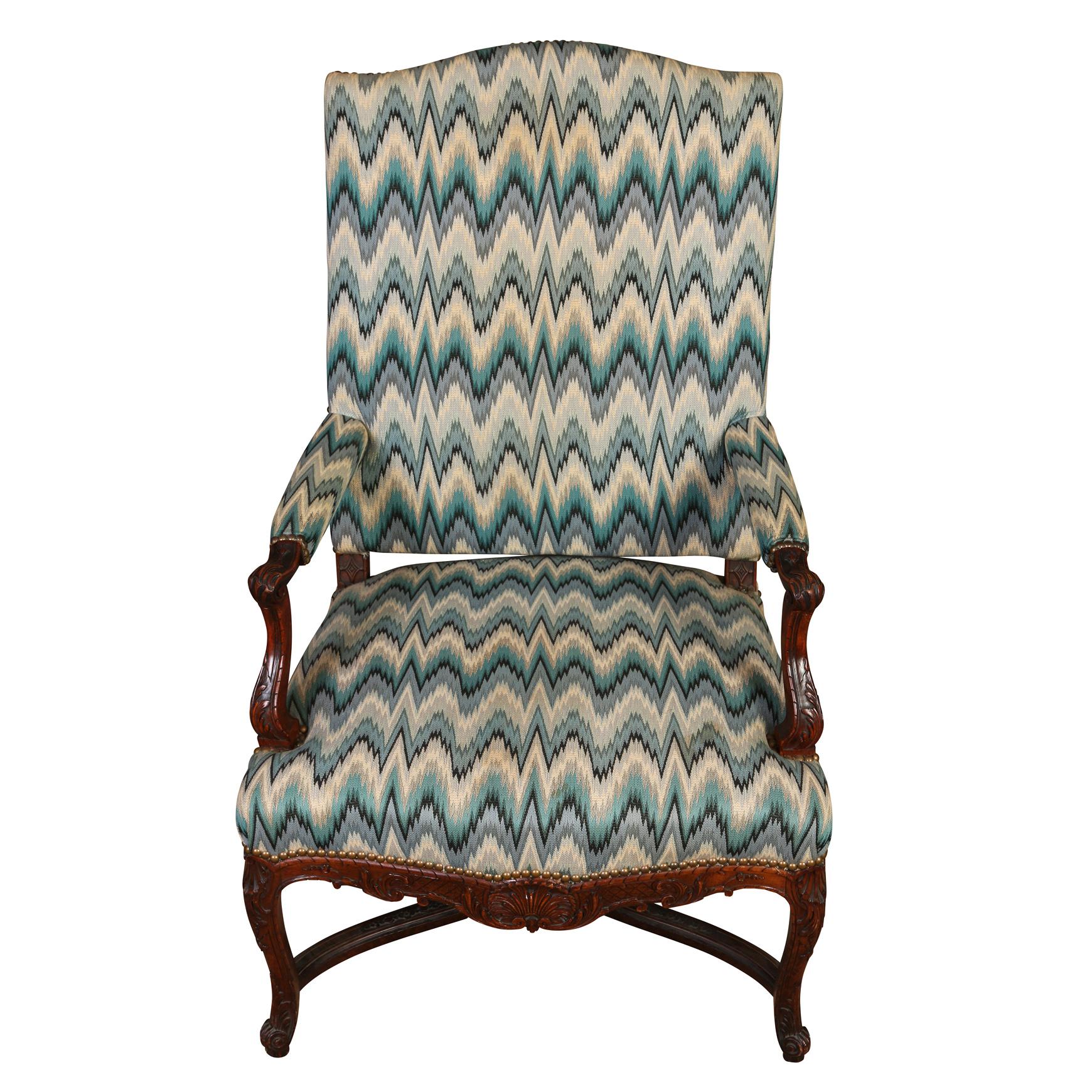 Regence Walnut Bergere in tessuto blu Stitch by Stitch In condizioni buone in vendita a Locust Valley, NY