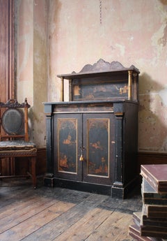 Buffet en chiffonnier de maison de campagne style Régence du 19ème siècle de style Chinoiserie