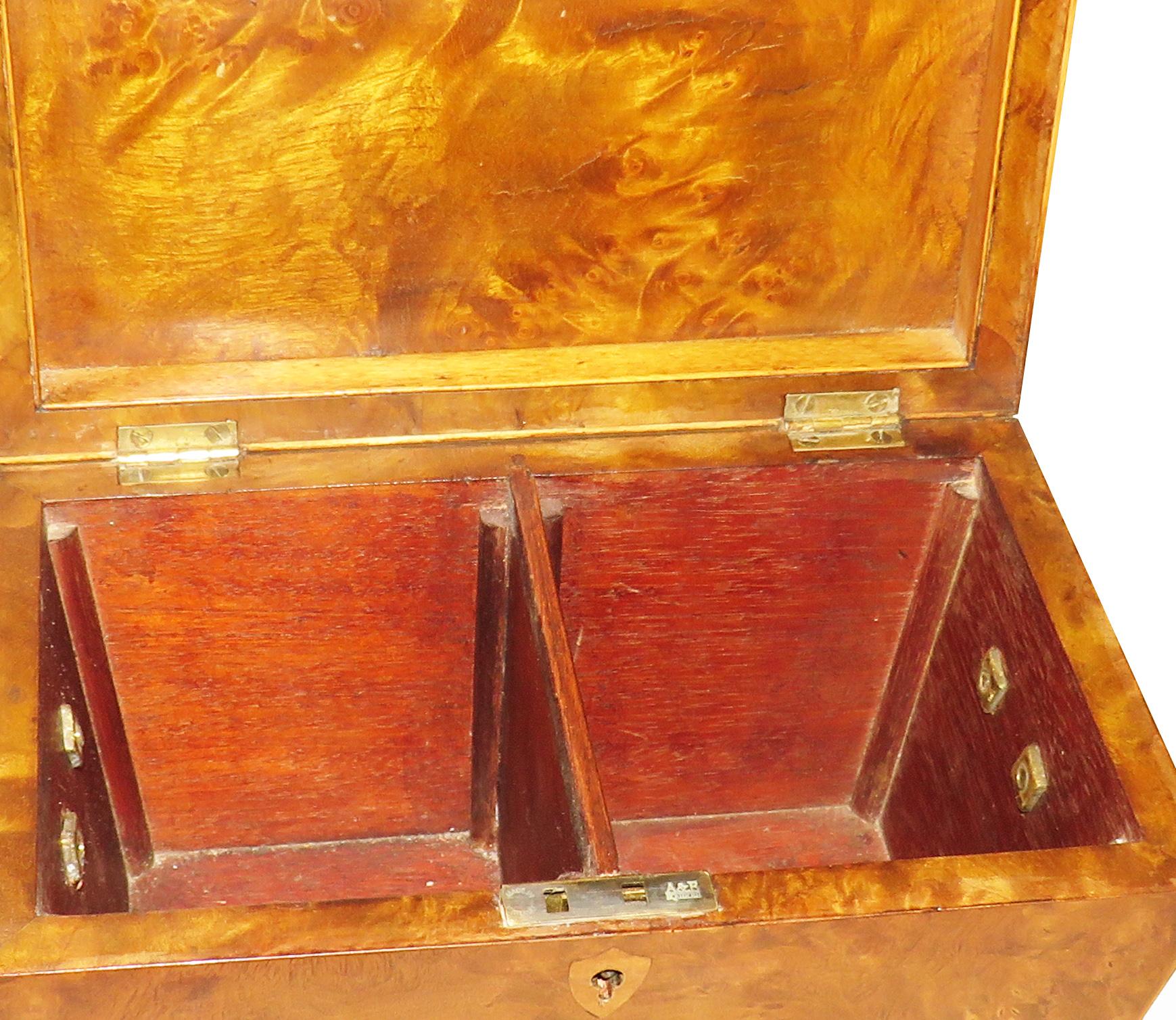 Regency 19th Century Burr Elm Sarcophagus Tea Caddy In Good Condition In Bedfordshire, GB