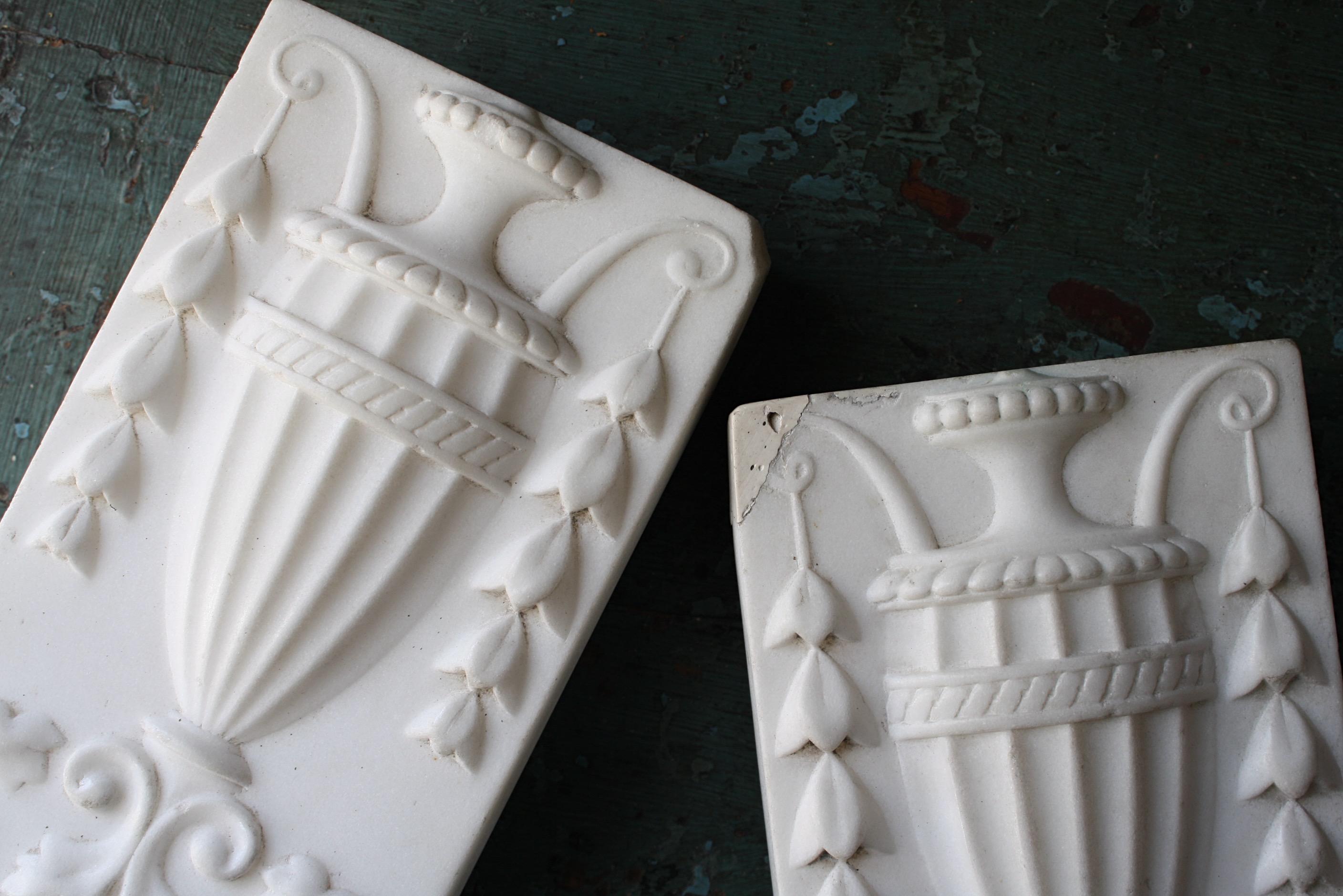 Regency Adam Style Pair of Classical Marble Urn Plaques Tablets Fire Surround In Good Condition In Lowestoft, GB