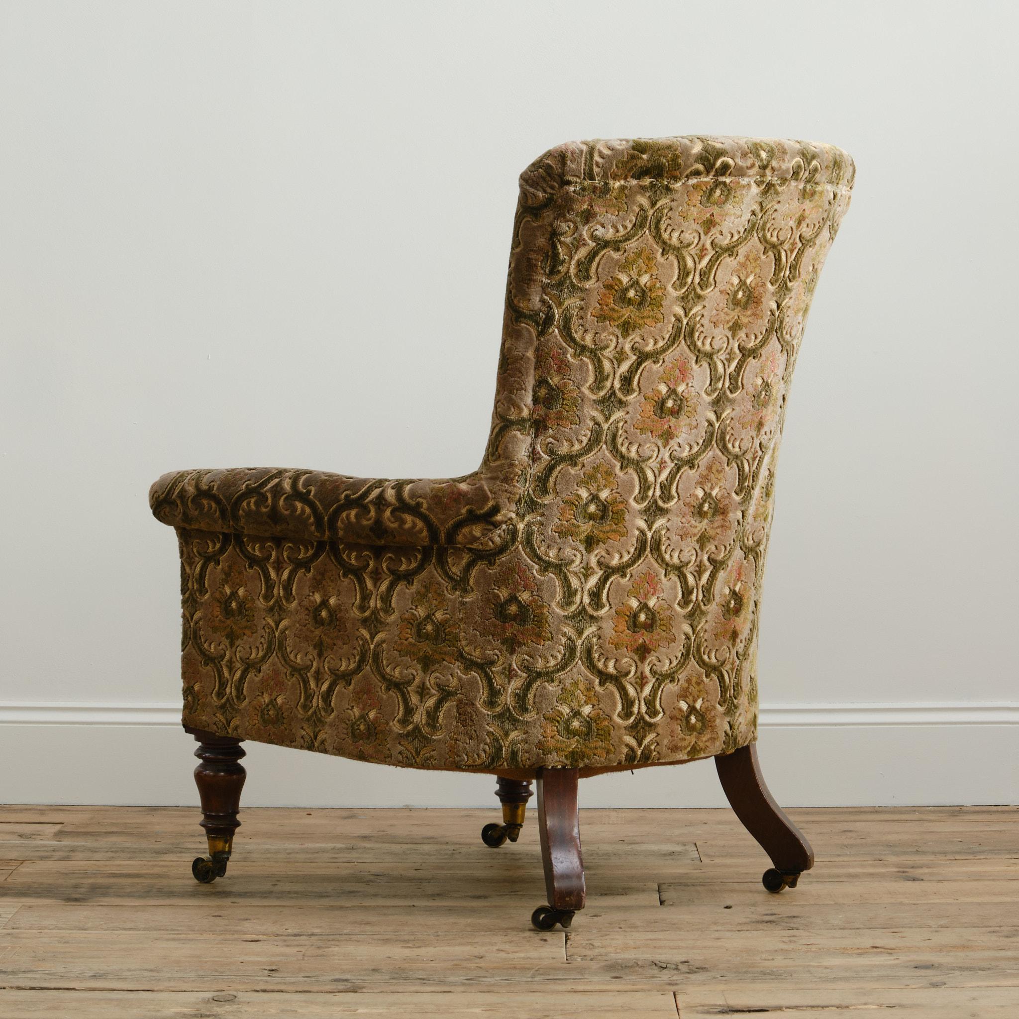 Noyer Fauteuil Regency à la manière de Holland & Sons en vente