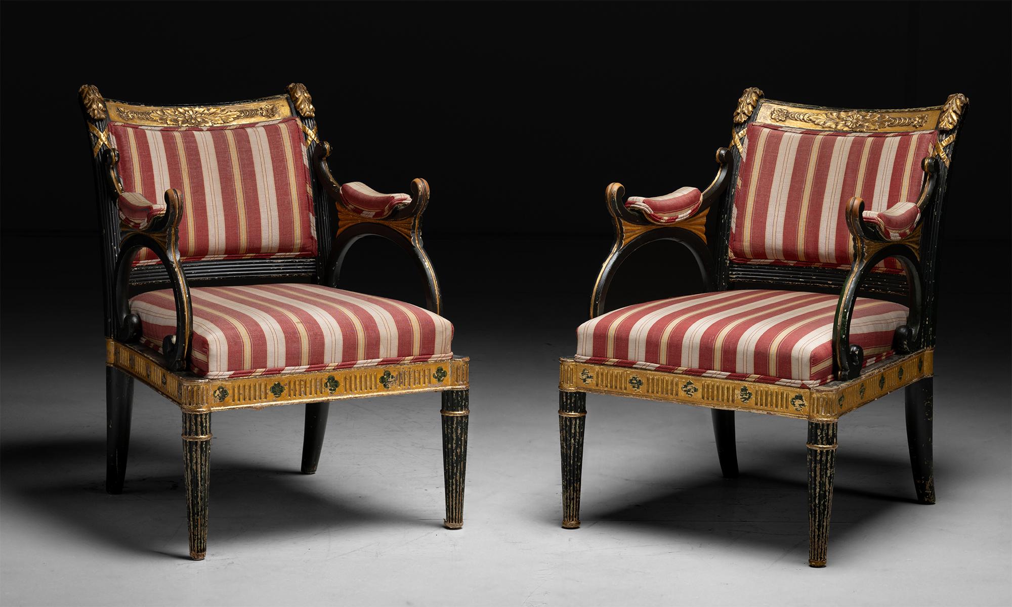Regency-Sessel

England um 1830

Vergoldete Sessel mit detaillierter Schnitzerei, original gepolstert.

24 
