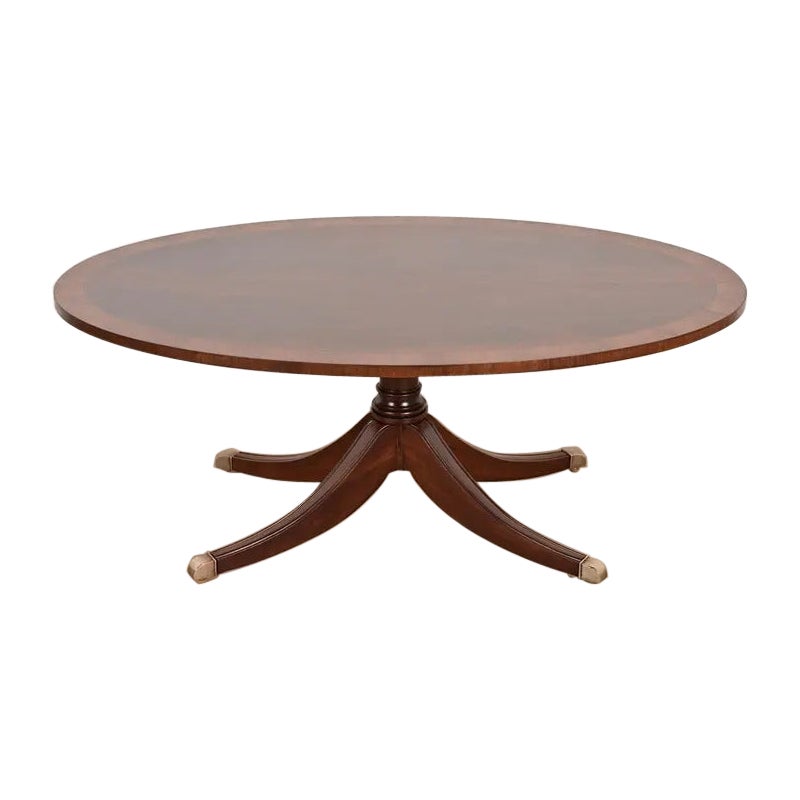 Table basse Regency en acajou flammé à bandes, récemment repeinte