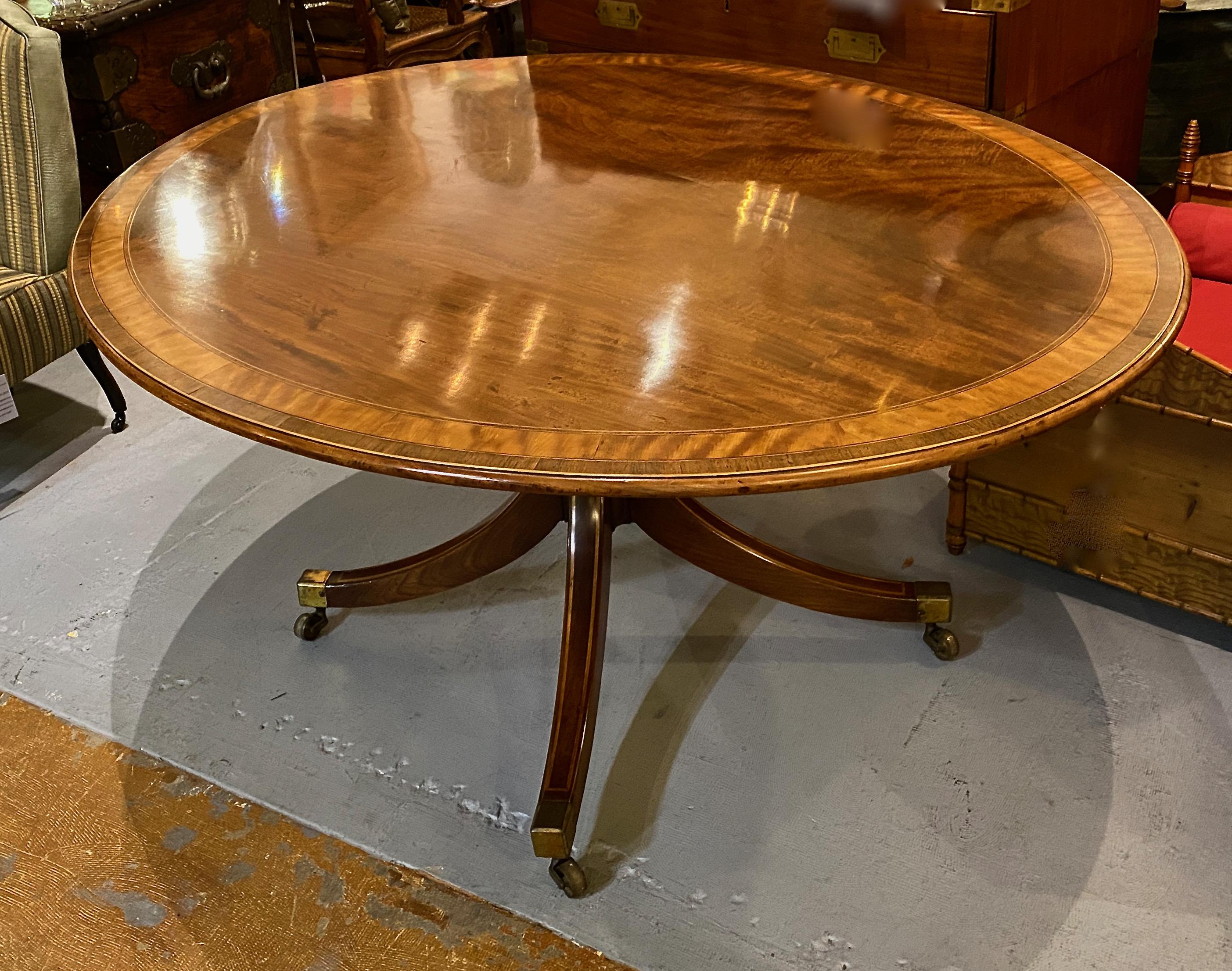 Regency Banded Mahogany Breakfast Table In Good Condition In Pasadena, CA