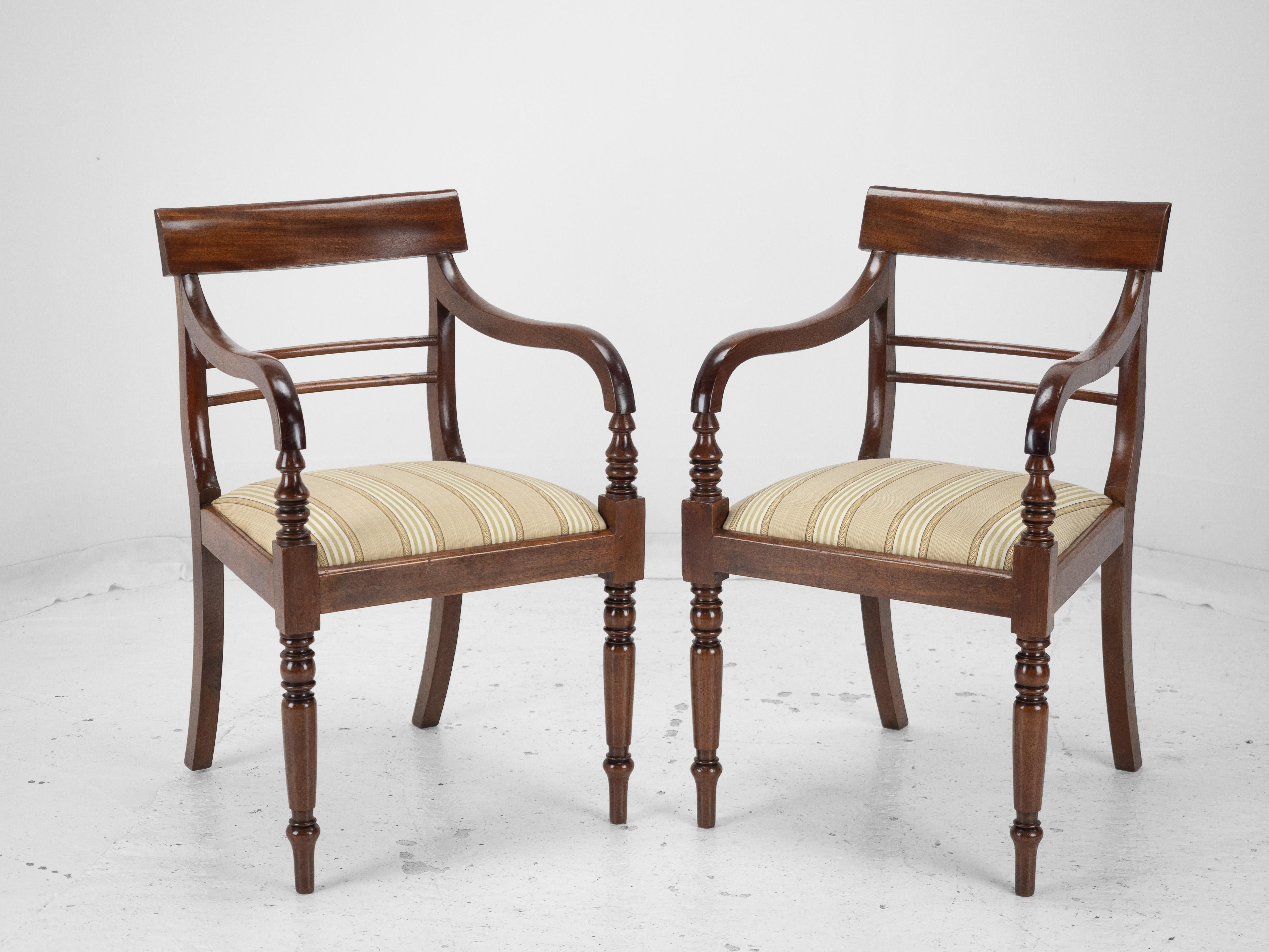 Regency Mahogany Pair of Elbow Chairs Carvers c.1820 (Georgian Dining Armchairs) In Good Condition For Sale In Leeds, GB