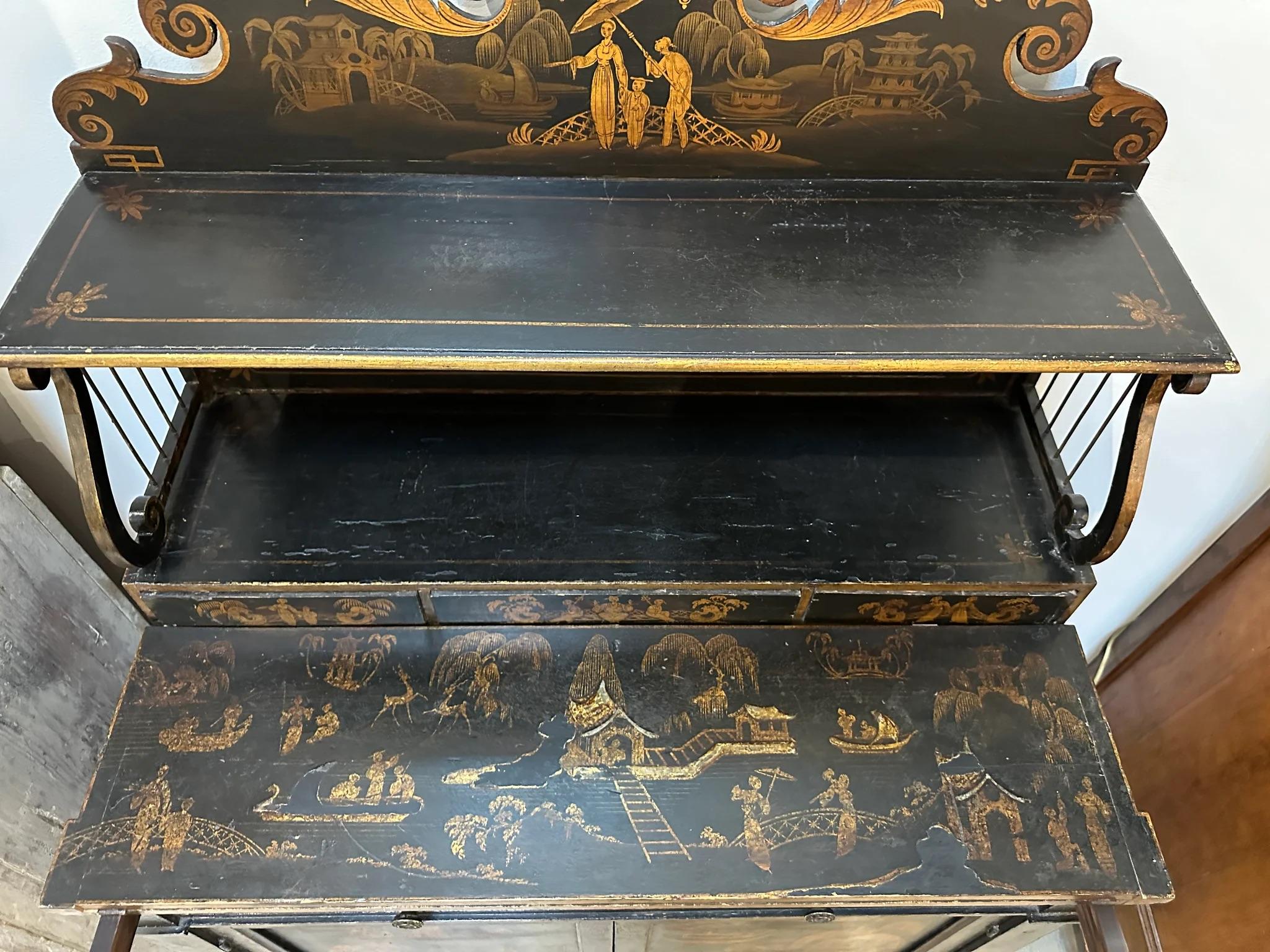 Regency-Beistellschrank, schwarz lackiert und teilweise vergoldet, Chinoiserie-Dekor im Zustand „Gut“ im Angebot in Charlottesville, VA