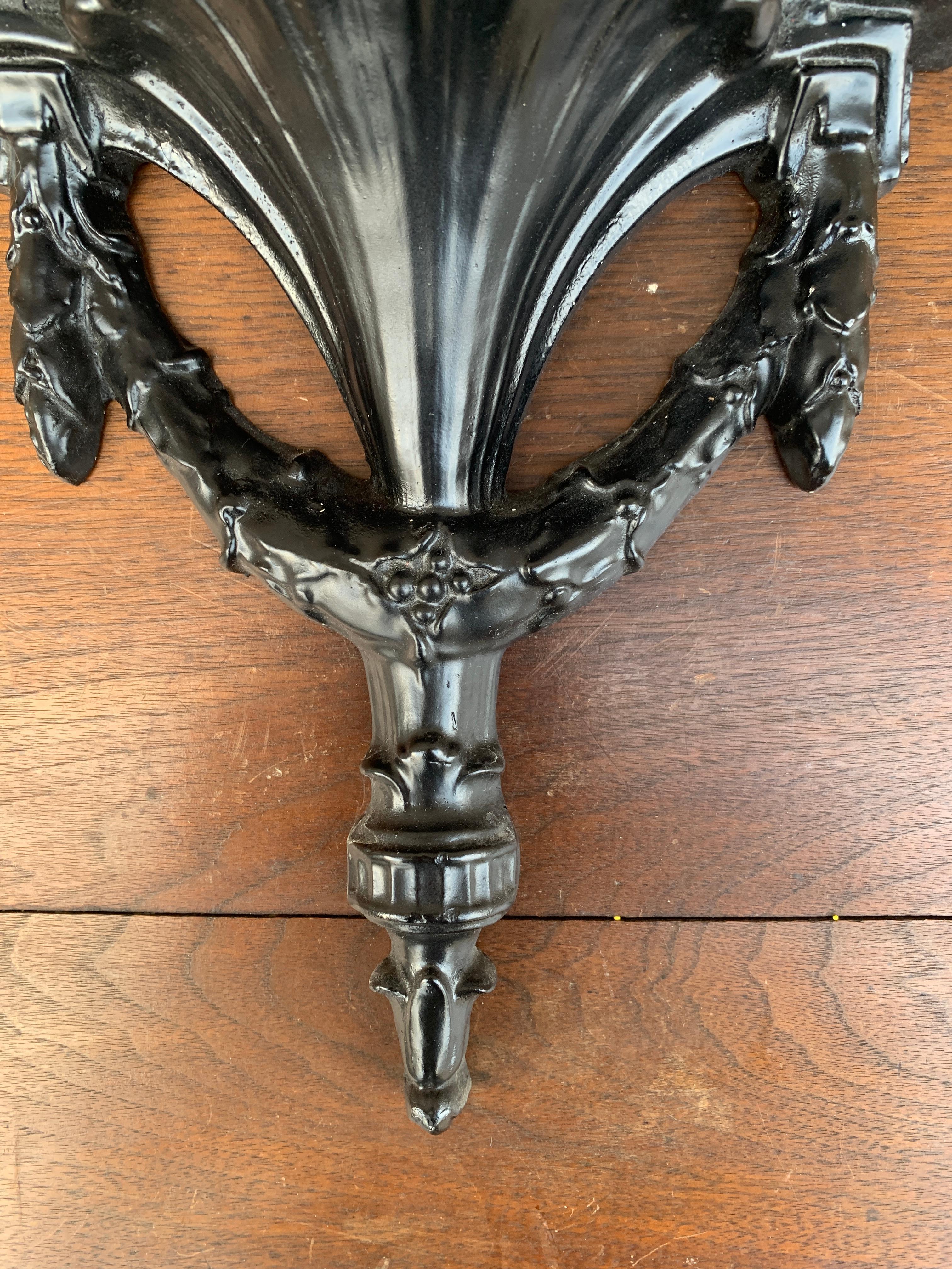 Regency Black Wall Sconce Shelf In Good Condition For Sale In Elkhart, IN