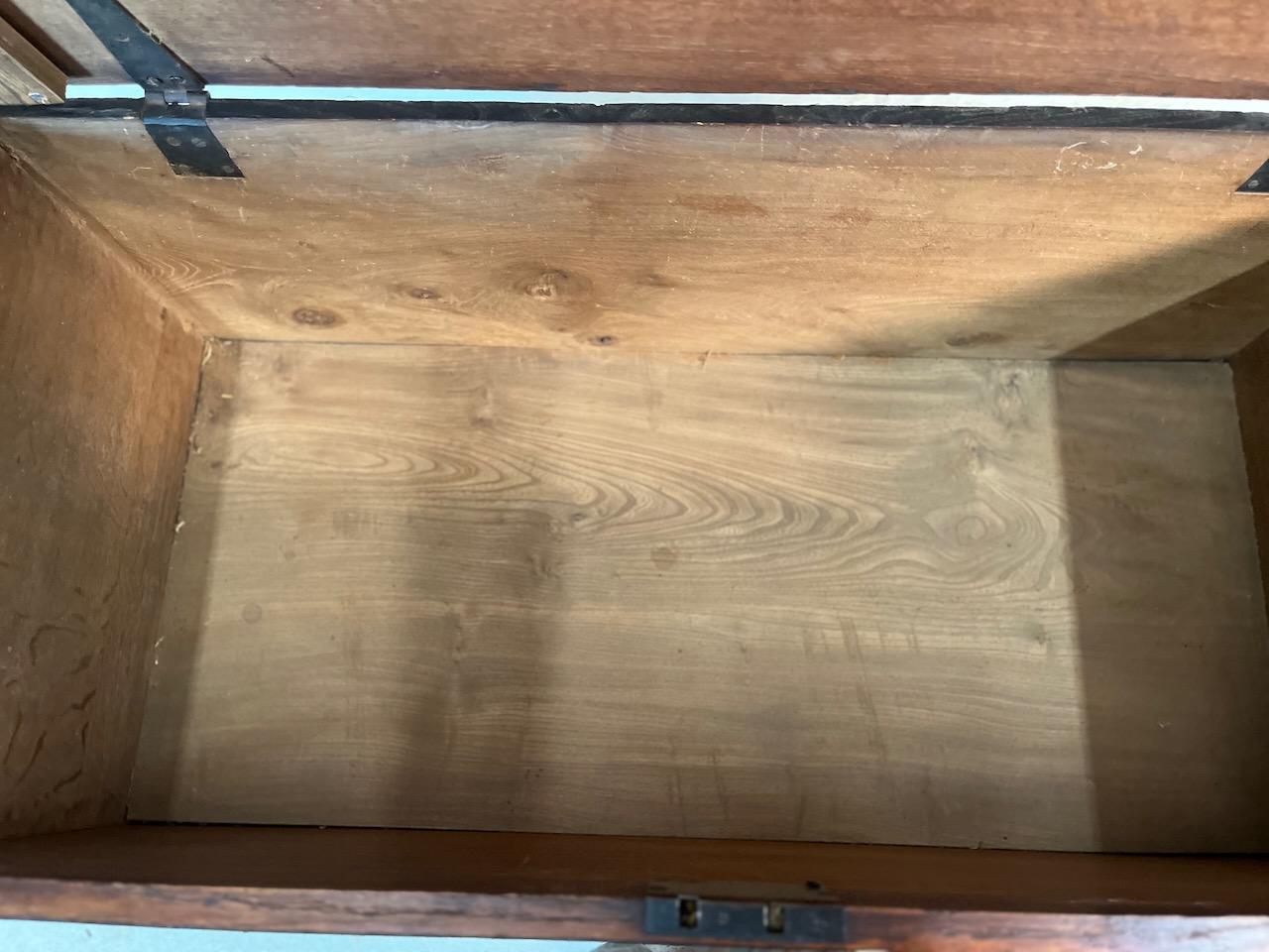 Regency Blanket Chest In Good Condition For Sale In Wilson, NC