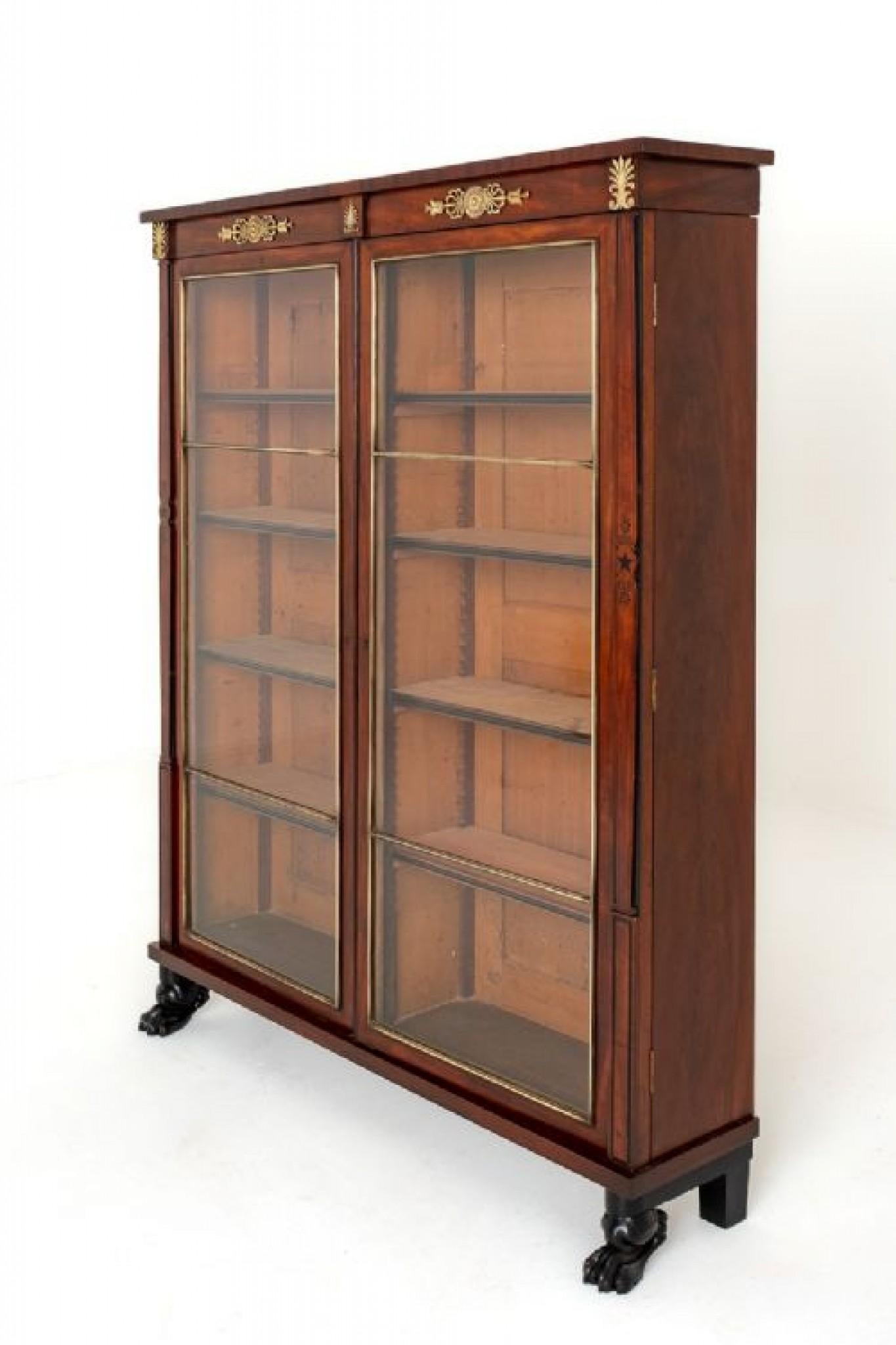 Regency Mahogany 2 Door Glazed Bookcase.
This Impressive Regency Bookcase Stands Upon Carved Ebonised Lions Paw Feet.
Period Regency
Having 2 Glazed Doors which Feature Typical Regency Brass Moldings.
The Doors Being Flanked by Pilasters with