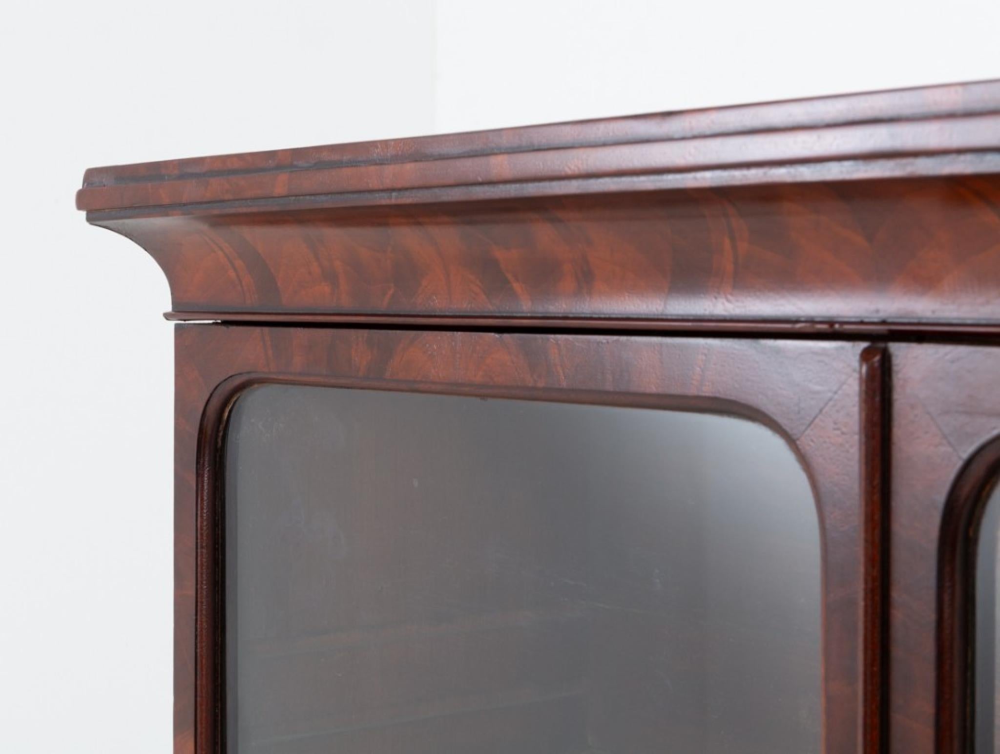 Libreria Regency Vetrata Cabinet Mogano Periodo Antico In condizioni buone in vendita a Potters Bar, GB