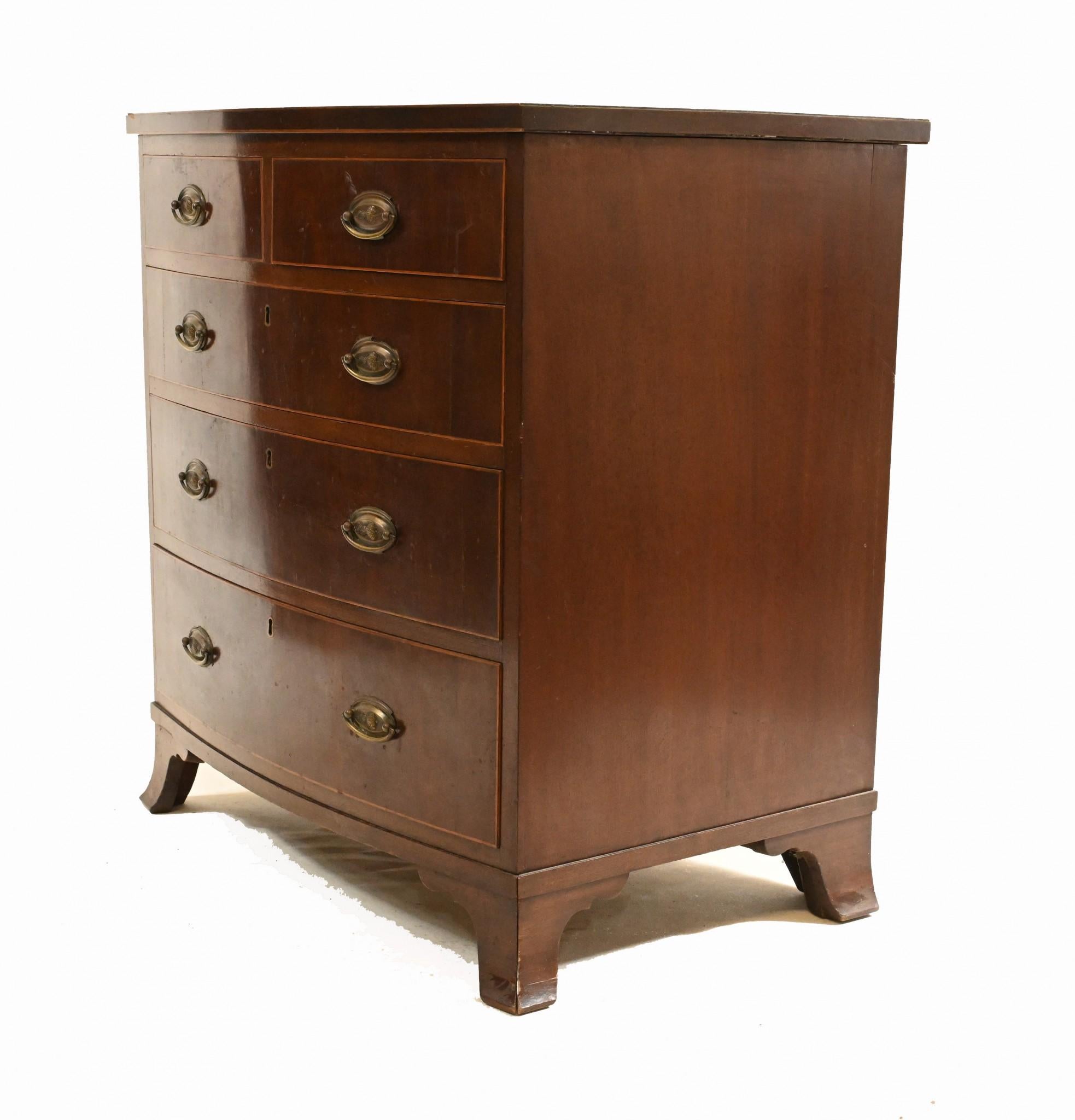Gorgeous Regency chest of drawers in mahogany
Circa 1810 and with bow front form
Features five drawers
Offered in great shape ready for home use right away
We ship to every corner of the planet