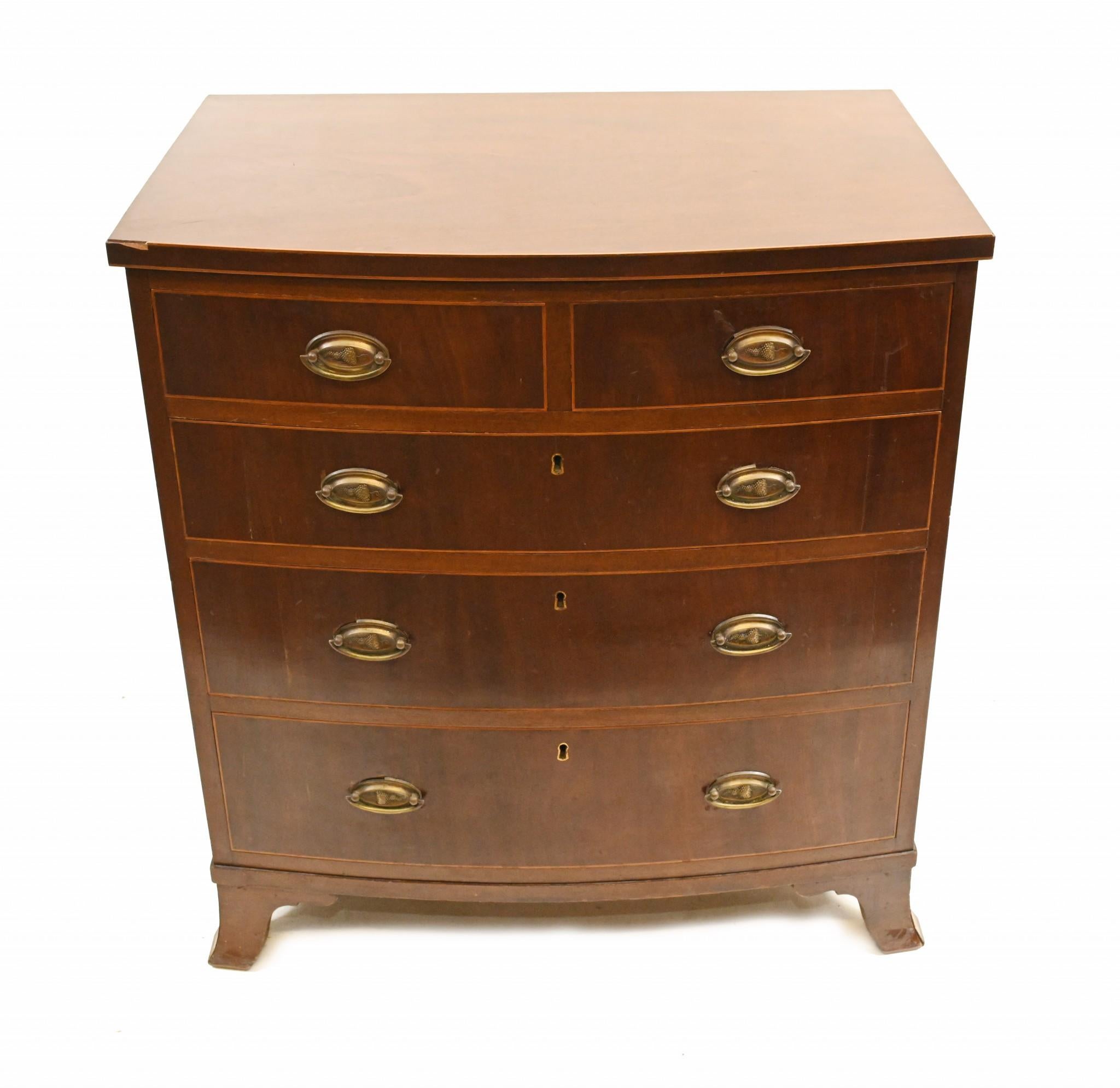 Regency Bow Front Chest Drawers Mahogany 1810 In Good Condition For Sale In Potters Bar, GB