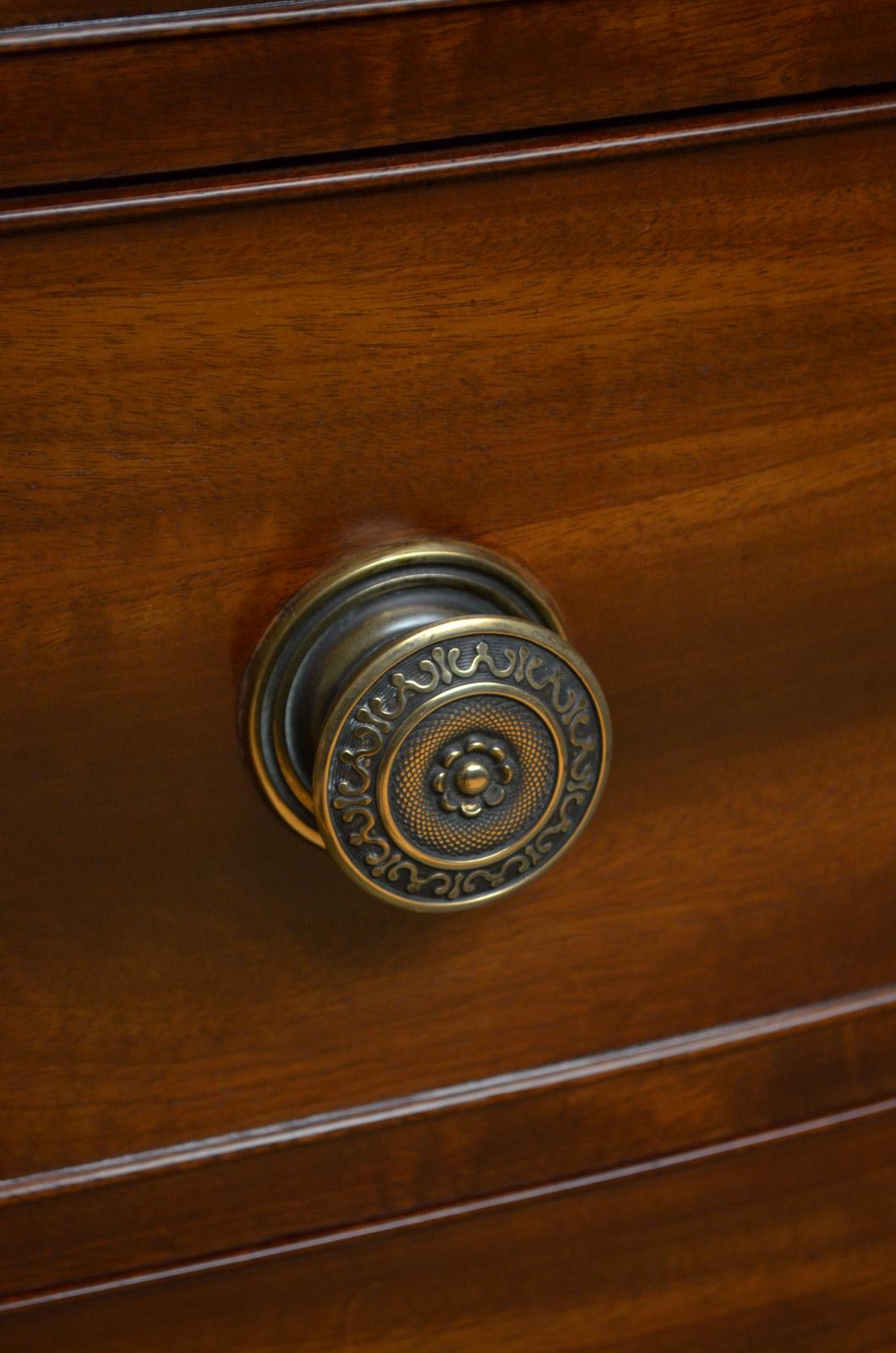 Early 19th Century Regency Bowfronted Chest of Drawers in Mahogany