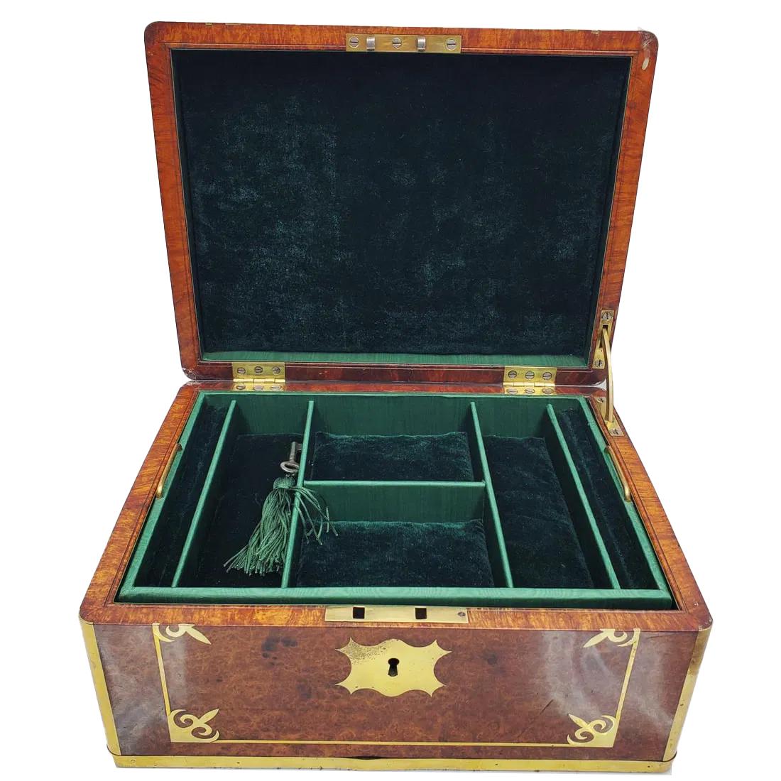 Caja de joyería o tocador de madera de thuya con incrustaciones y encuadernación de latón de la Regencia Victoriano temprano en venta