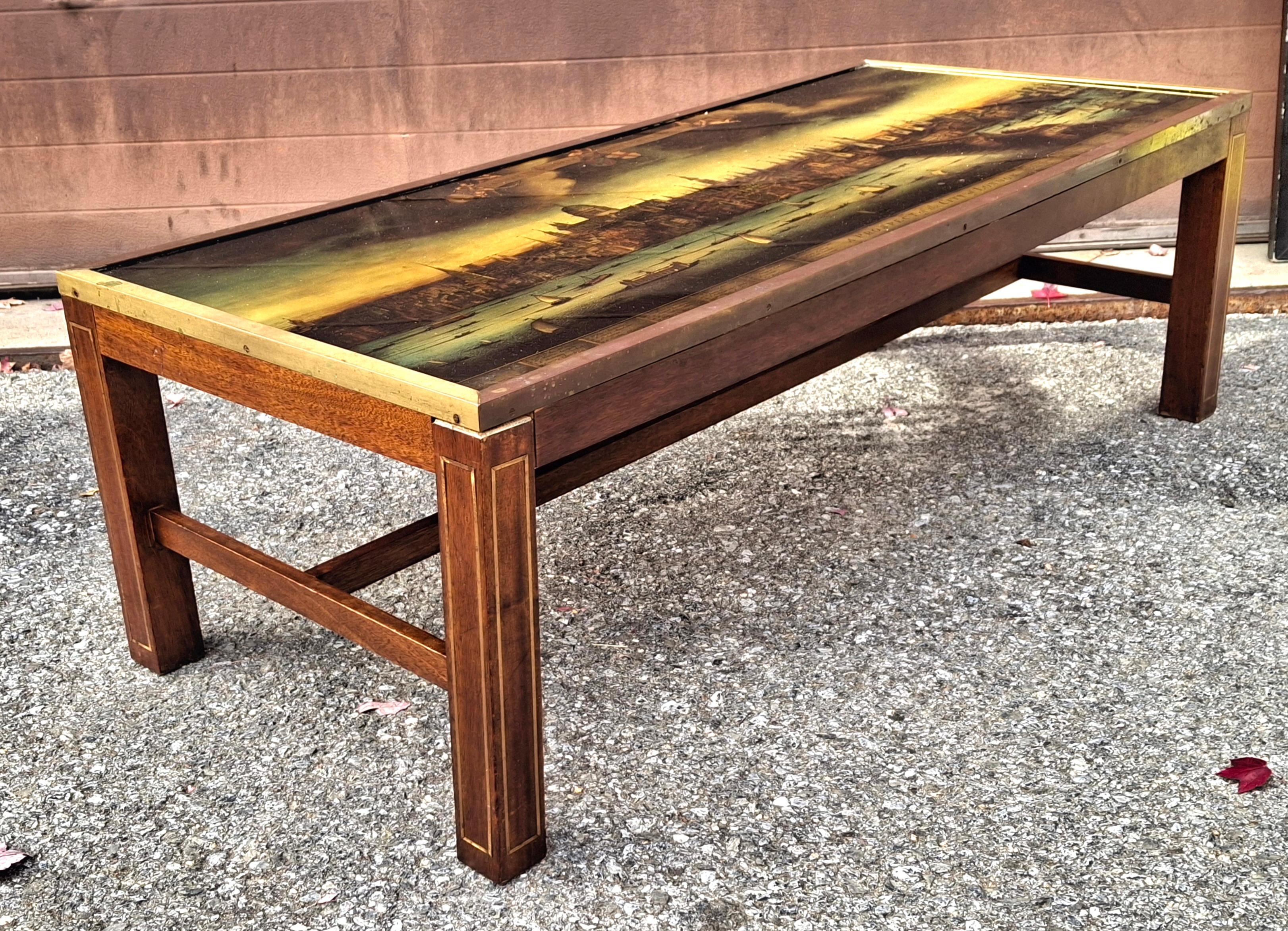 Table basse de style Régence en acajou incrusté de laiton, avec plan de Londres imprimé, Circa 1930 en vente 4