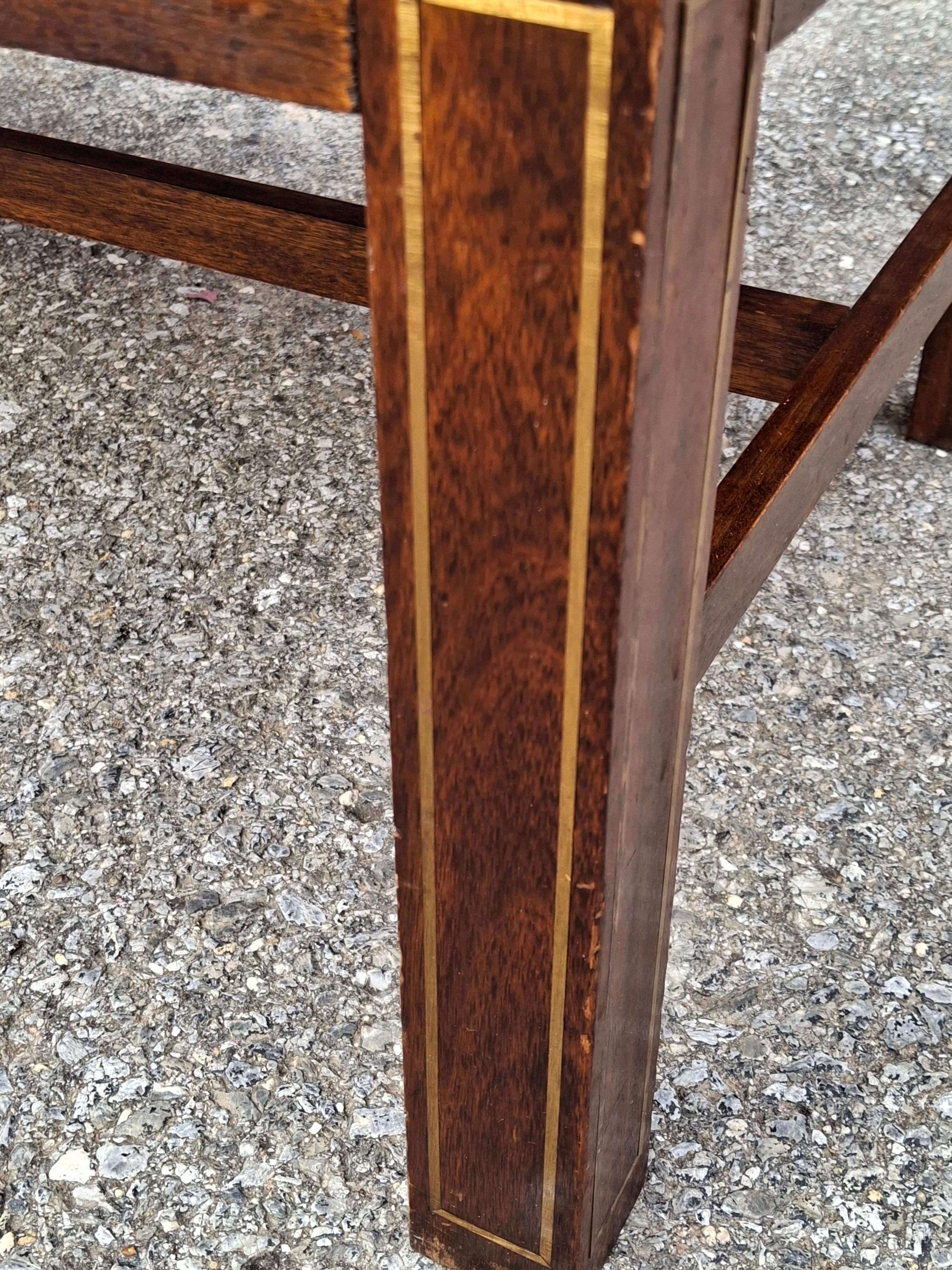 Table basse de style Régence en acajou incrusté de laiton, avec plan de Londres imprimé, Circa 1930 en vente 8