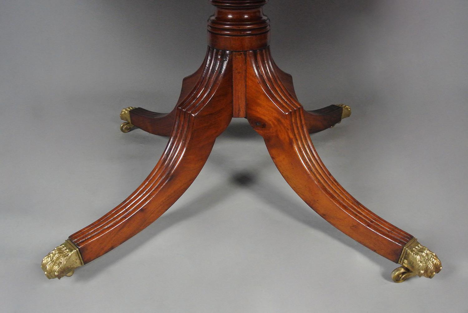 Table de salle à manger Regency en acajou et palissandre incrusté de laiton c. 1820 Bon état - En vente à Heathfield, GB