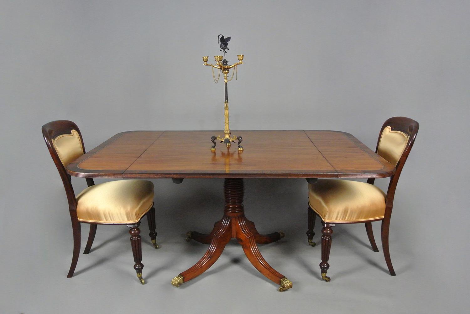 Table de salle à manger Regency en acajou et palissandre incrusté de laiton c. 1820 en vente 1
