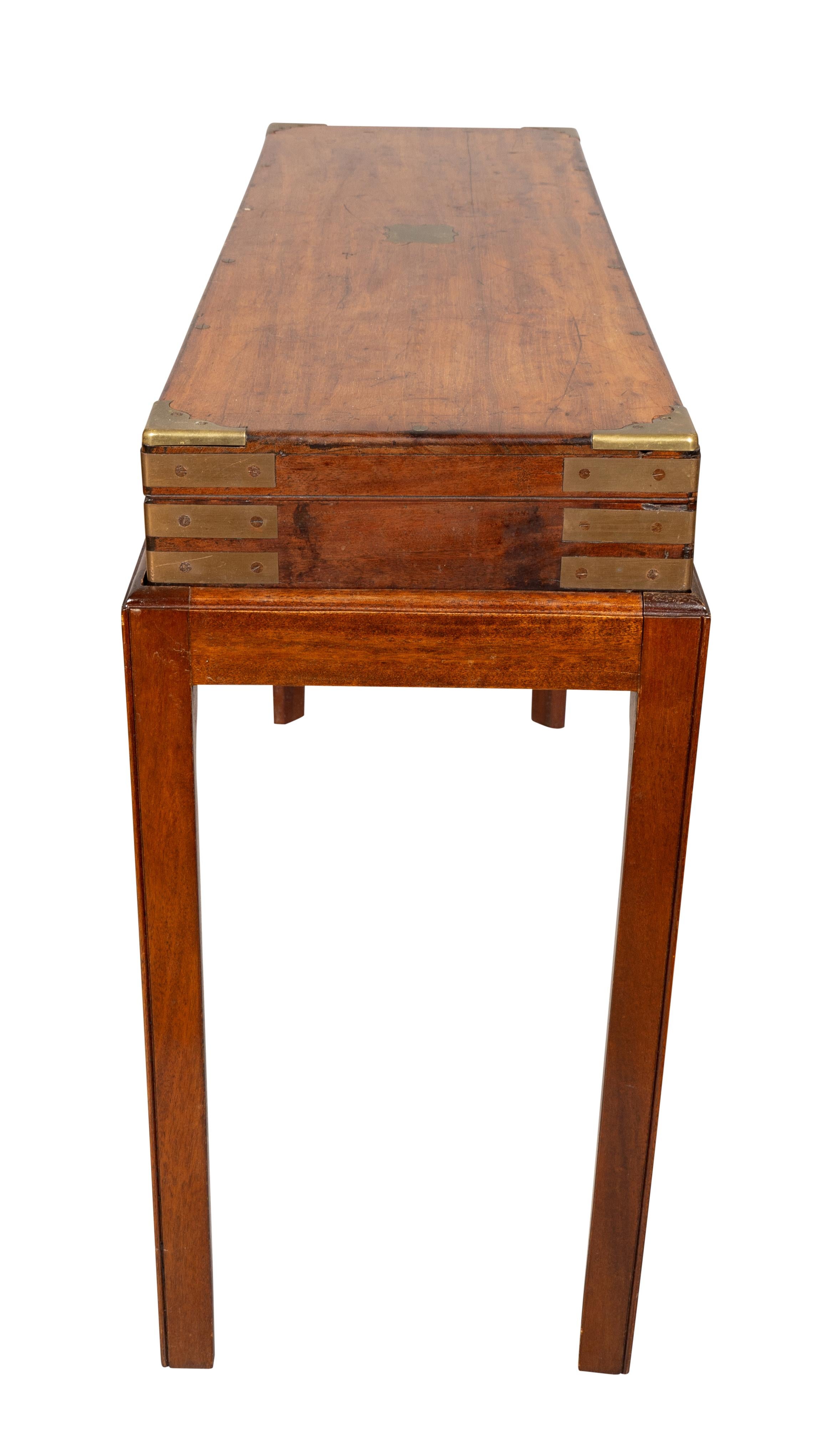 Regency Brass Mounted Mahogany Gun Box On Later Base In Good Condition For Sale In Essex, MA