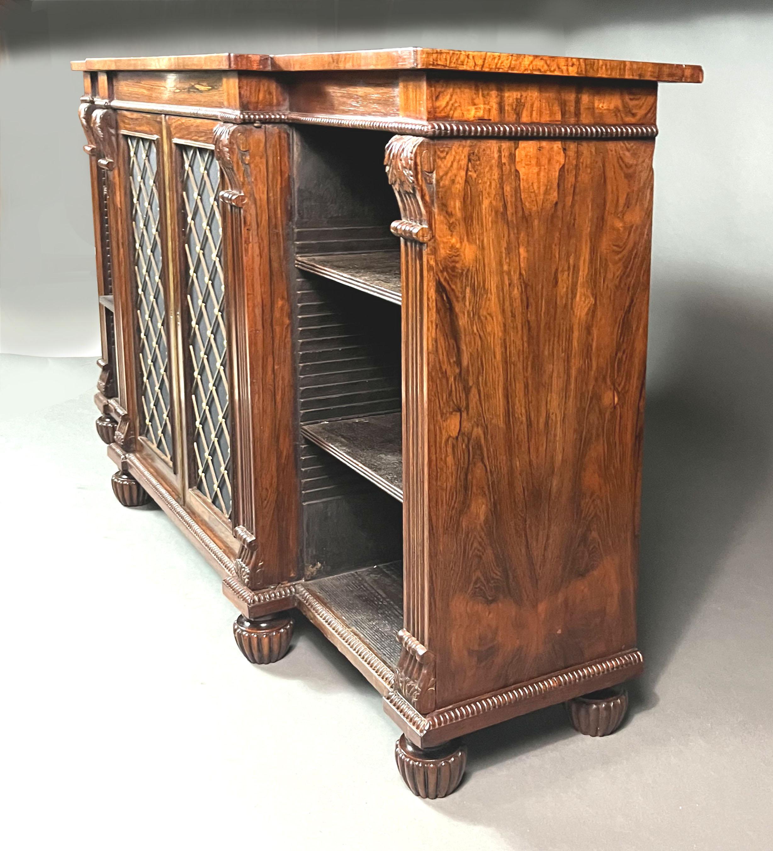 Regency breakfront side cabinet attributed to Gillows of Lancaster In Good Condition For Sale In Bradford-on-Avon, Wiltshire