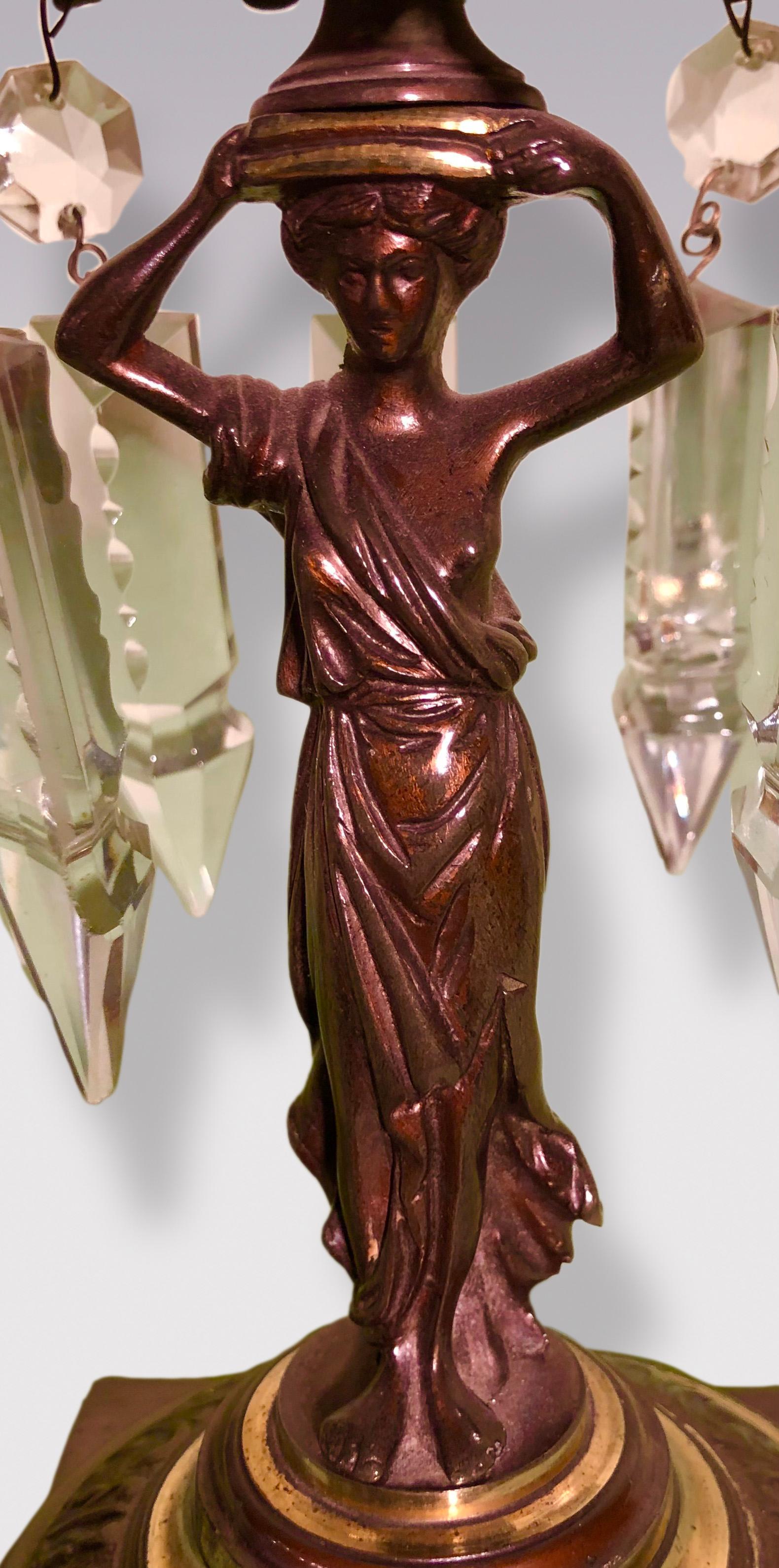 Klassische Damen-Kerzenleuchter aus Bronze und Goldbronze im Regency-Stil (Englisch) im Angebot