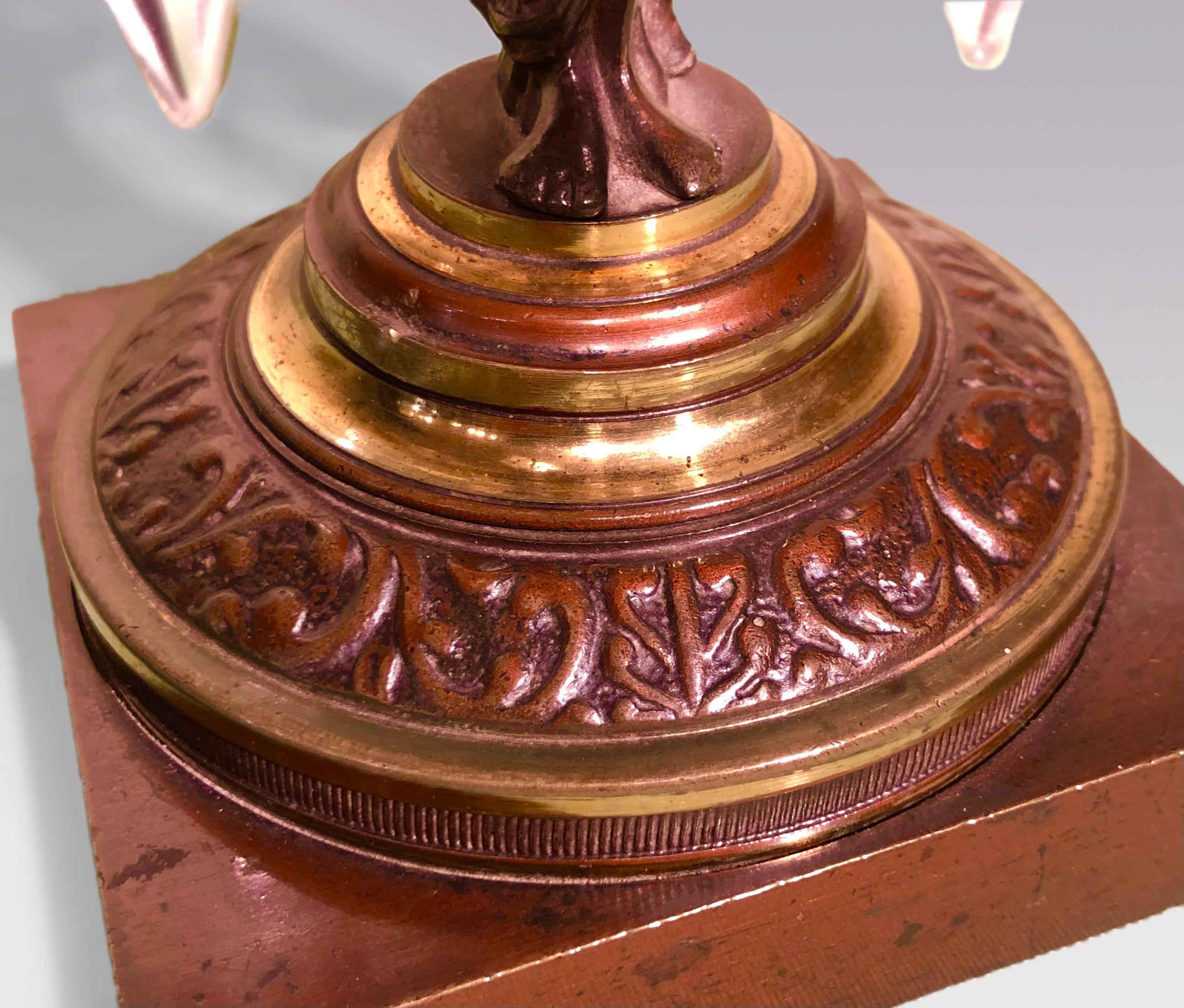 Klassische Damen-Kerzenleuchter aus Bronze und Goldbronze im Regency-Stil (Sonstiges) im Angebot