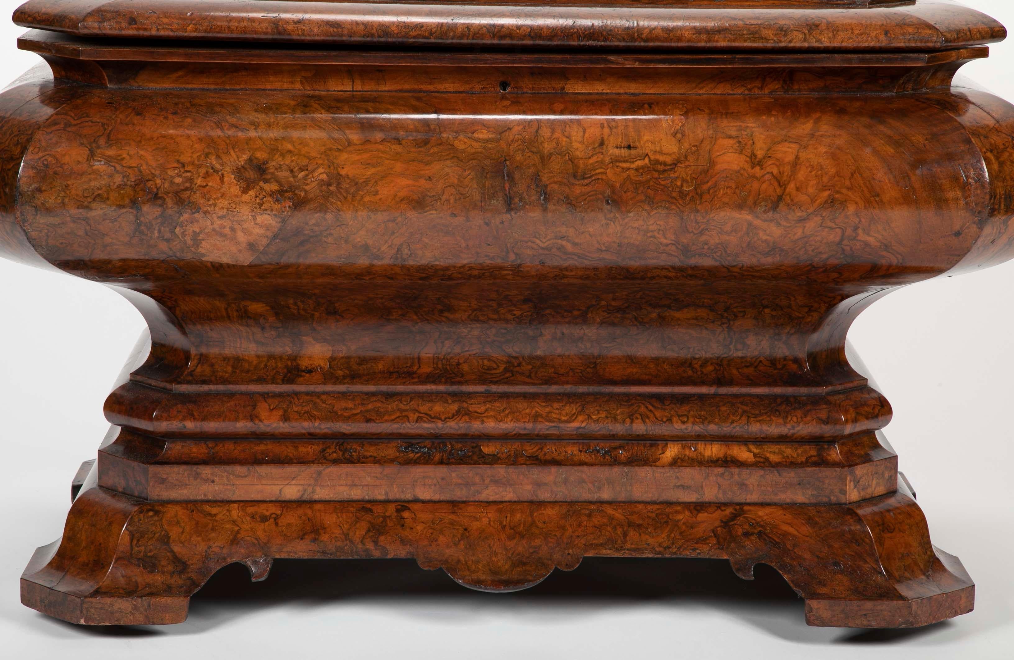 English or Scottish Regency Burl Walnut Cellarette, Large Scale In Good Condition In Stamford, CT