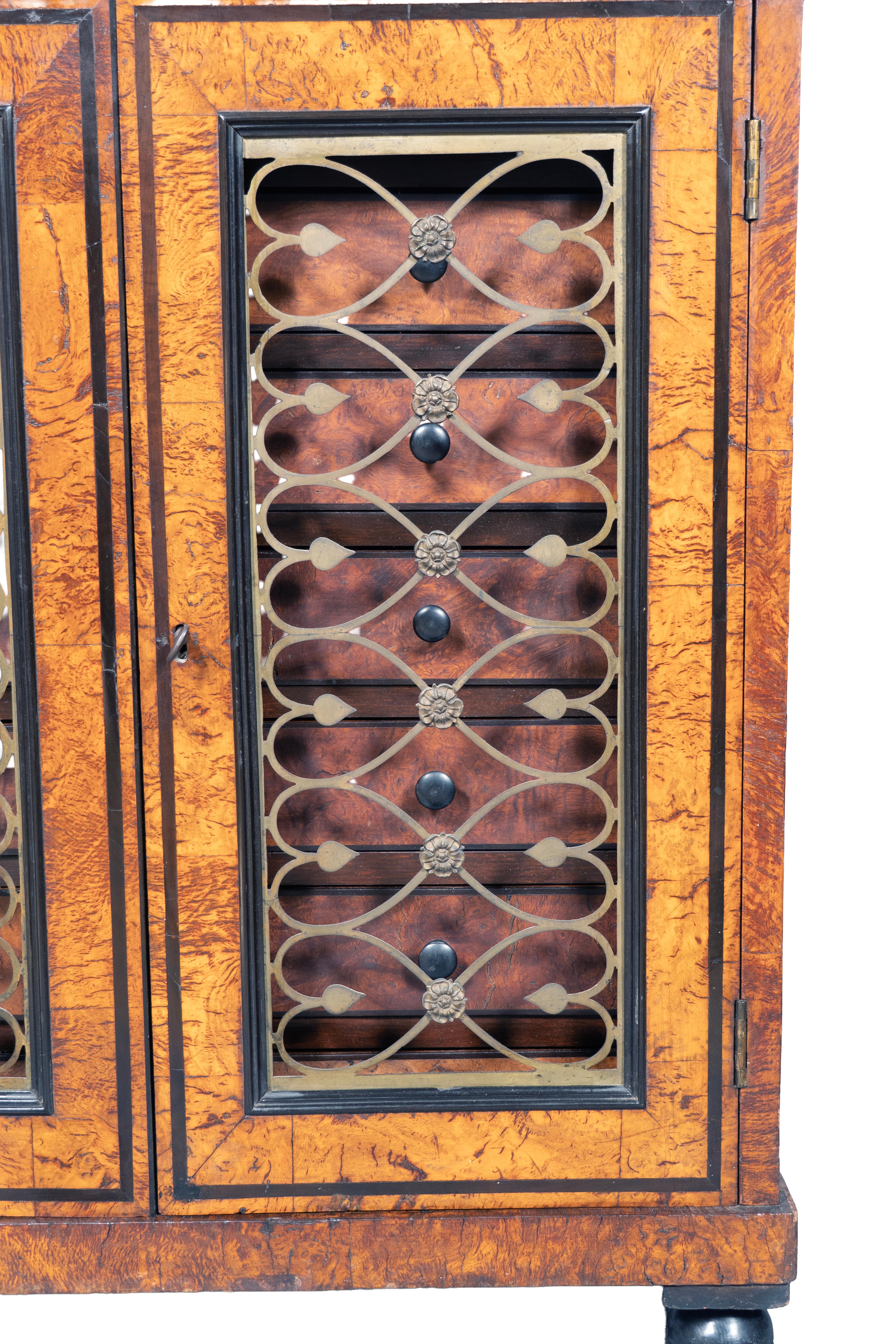 Credenza Regency in olmo ed ebano in vendita 6