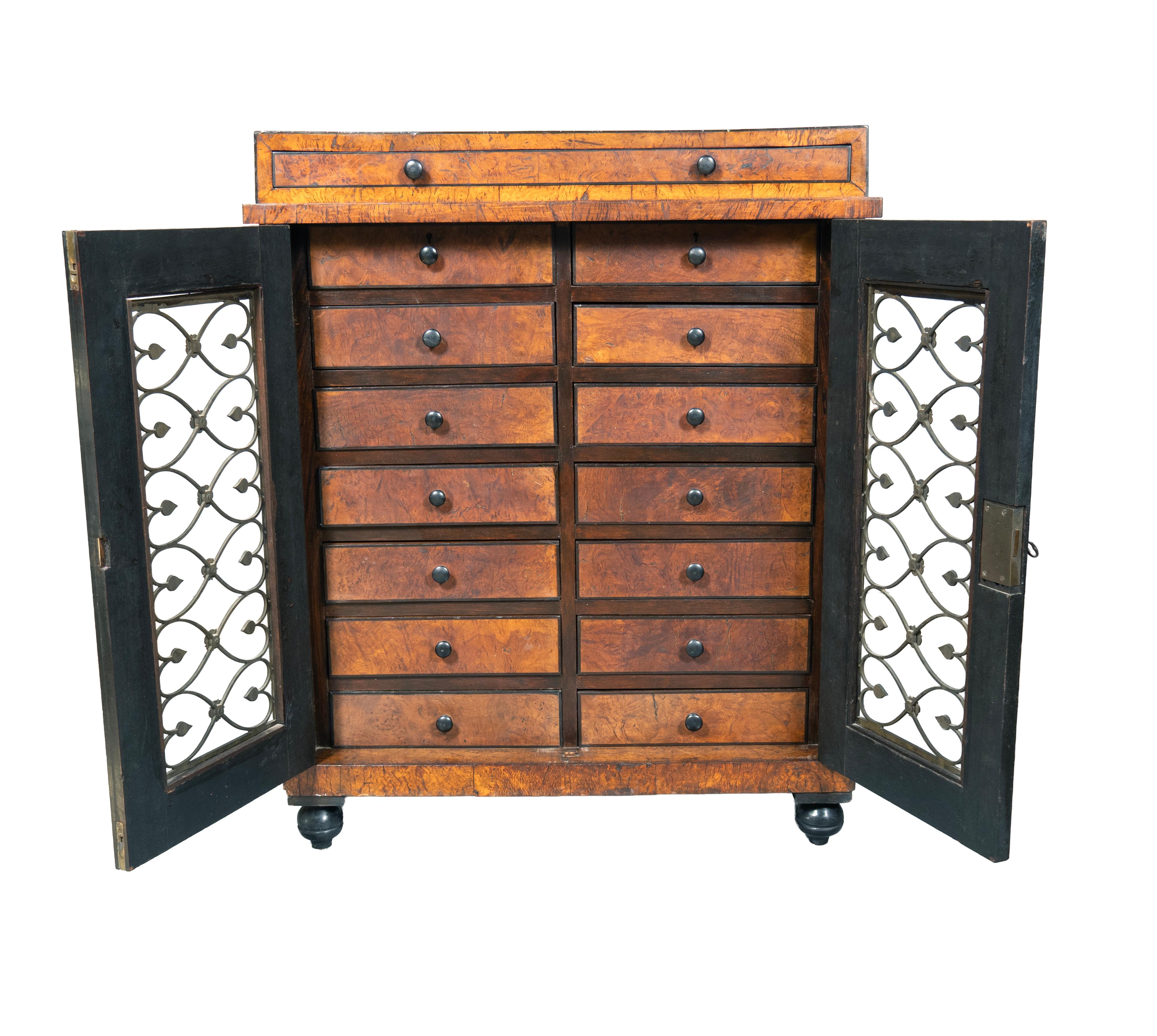 Credenza Regency in olmo ed ebano In condizioni buone in vendita a Essex, MA