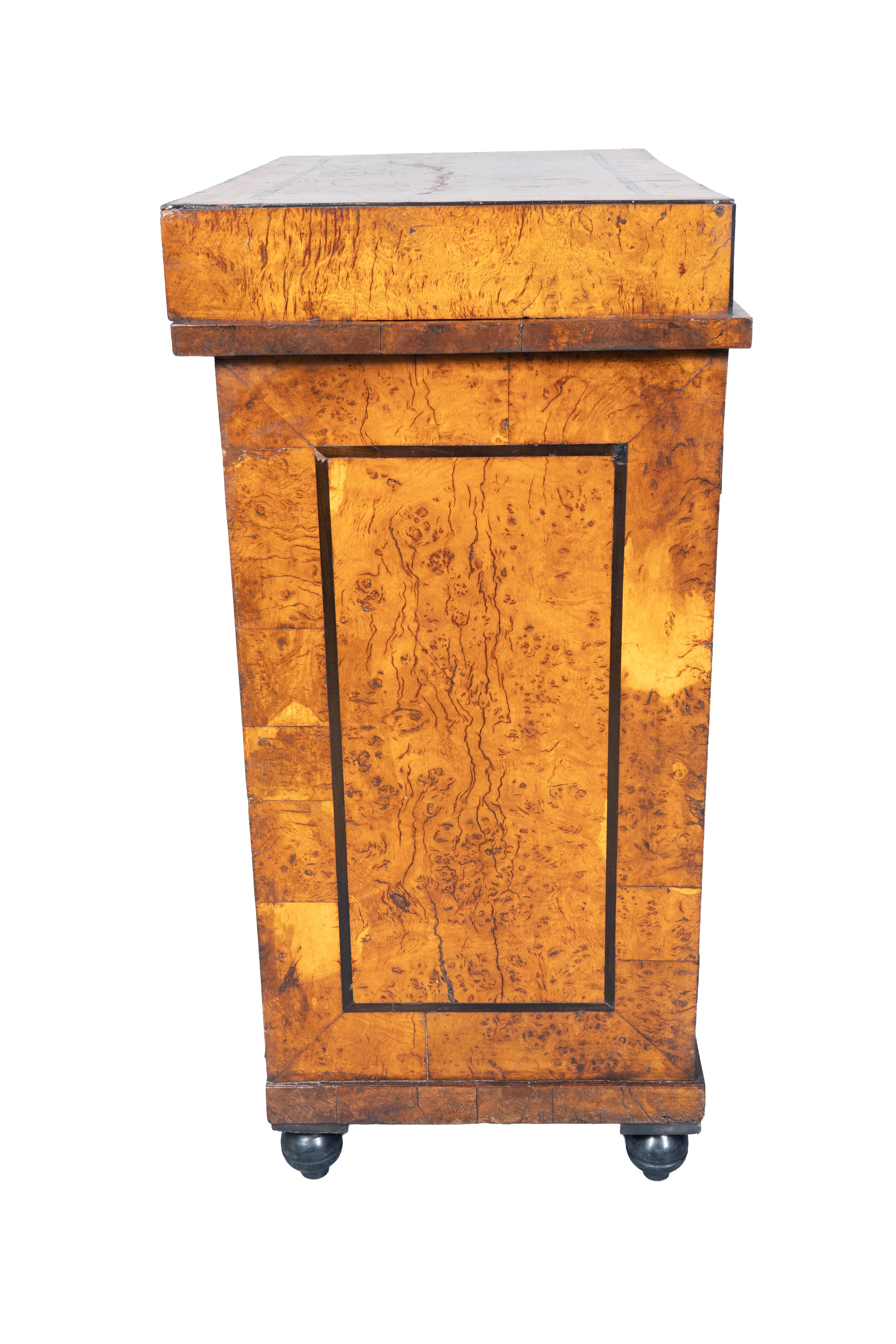 Credenza Regency in olmo ed ebano in vendita 1