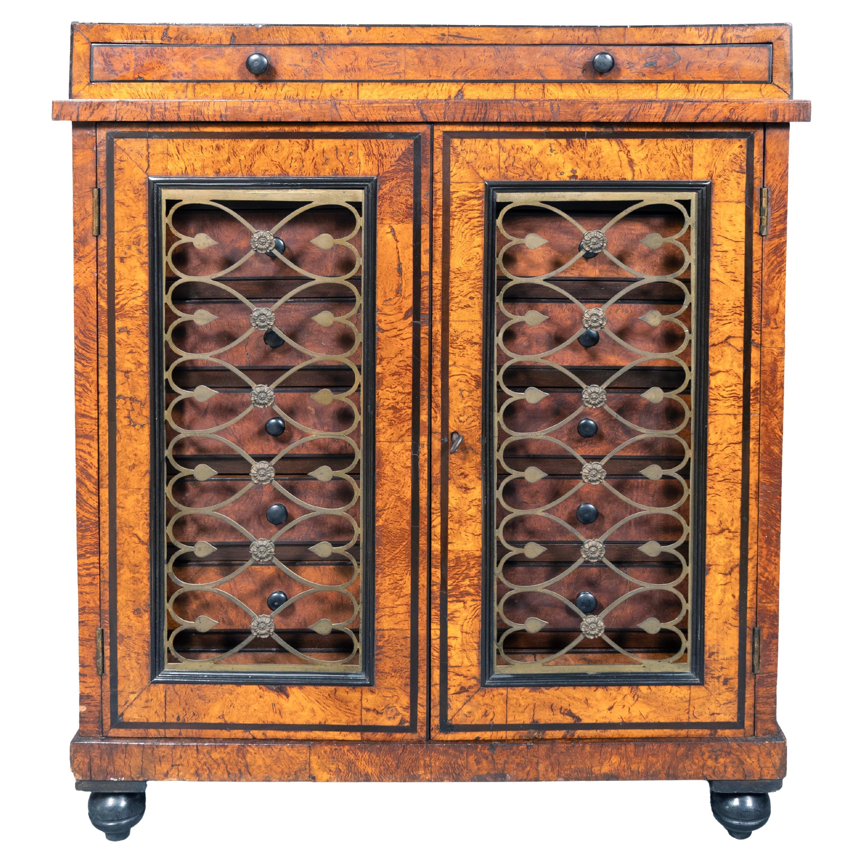 Credenza Regency in olmo ed ebano in vendita