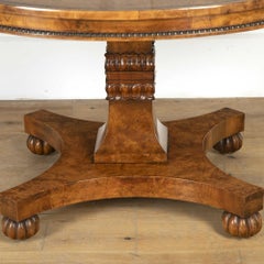Centre de table en loupe d'orme de style Régence